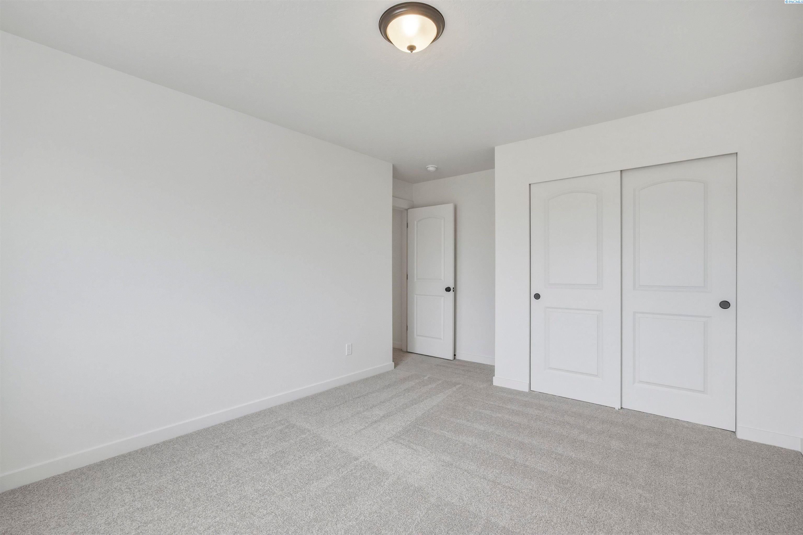 Prosser, Washington, 99350, United States, 5 Bedrooms Bedrooms, ,3 BathroomsBathrooms,Residential,For Sale,2028032