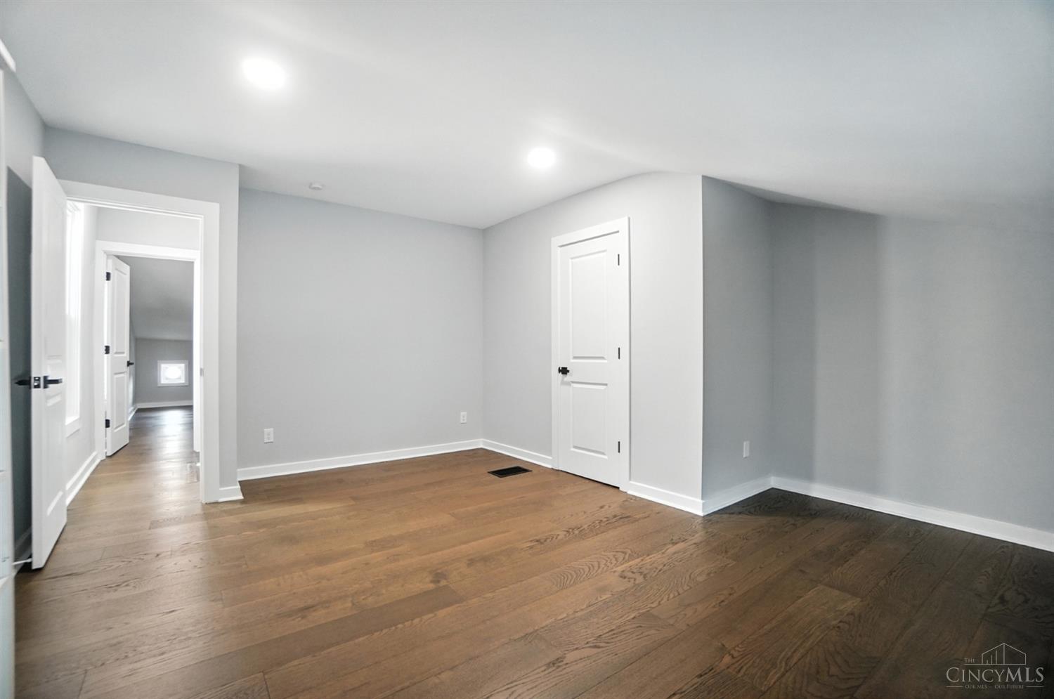 Cincinnati, Ohio, 45214, United States, 4 Bedrooms Bedrooms, ,3 BathroomsBathrooms,Residential,For Sale,1955713