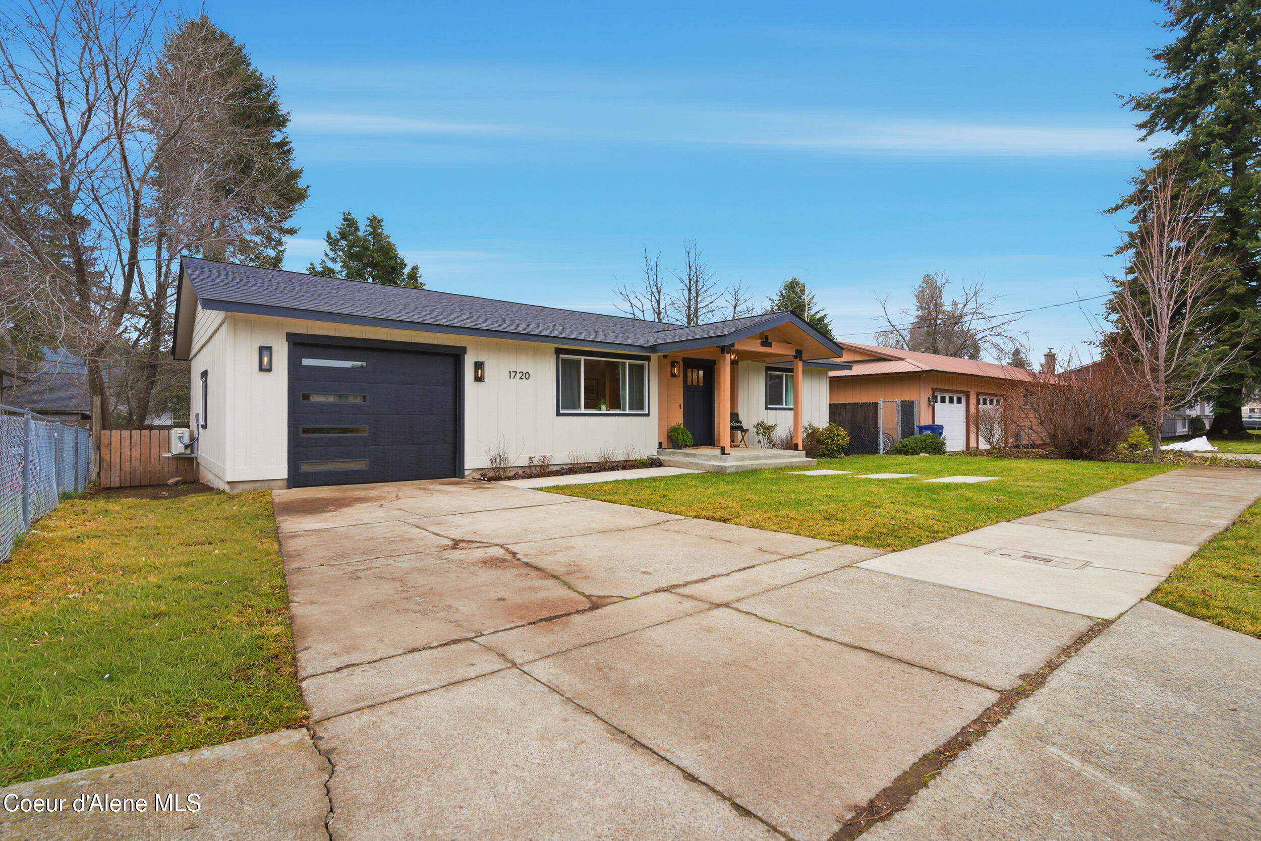 Coeur d'Alene, Idaho, 83814, United States, 2 Bedrooms Bedrooms, ,1 BathroomBathrooms,Residential,For Sale,2010997