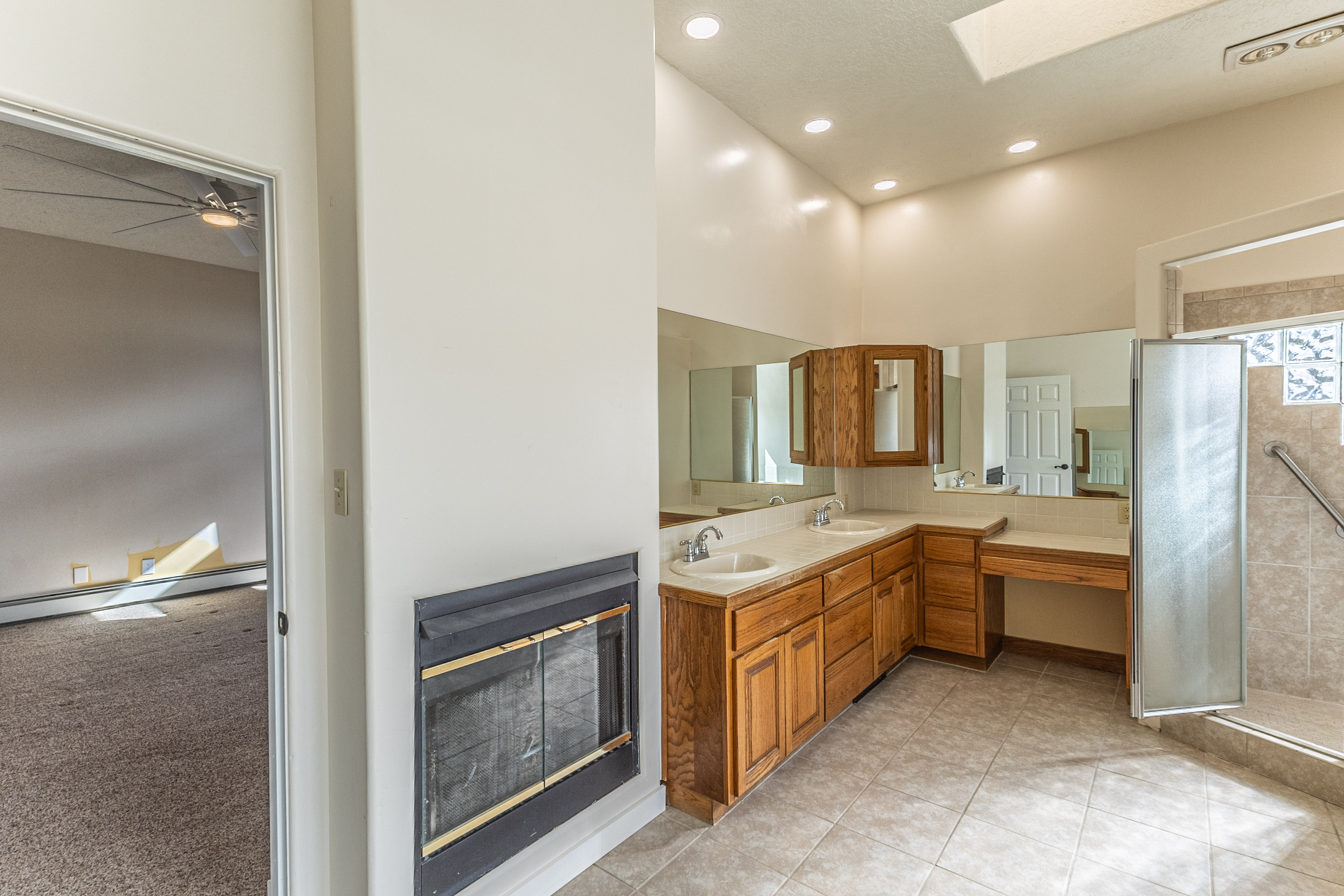 Farmington, New Mexico, 87402, United States, 4 Bedrooms Bedrooms, ,3 BathroomsBathrooms,Residential,For Sale,1995445