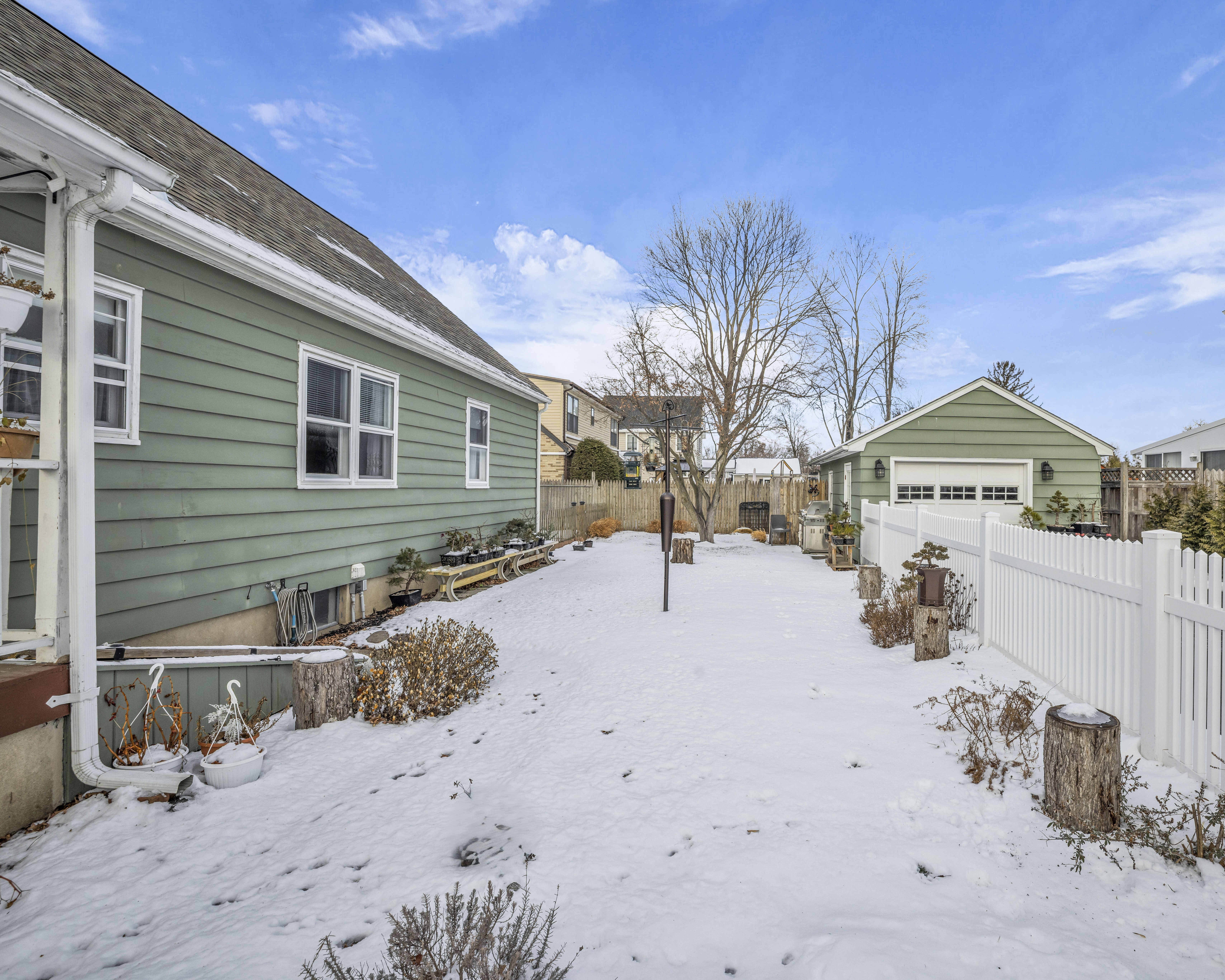 Pompton Plains, New Jersey, 07444, United States, 4 Bedrooms Bedrooms, ,3 BathroomsBathrooms,Residential,For Sale,2007489