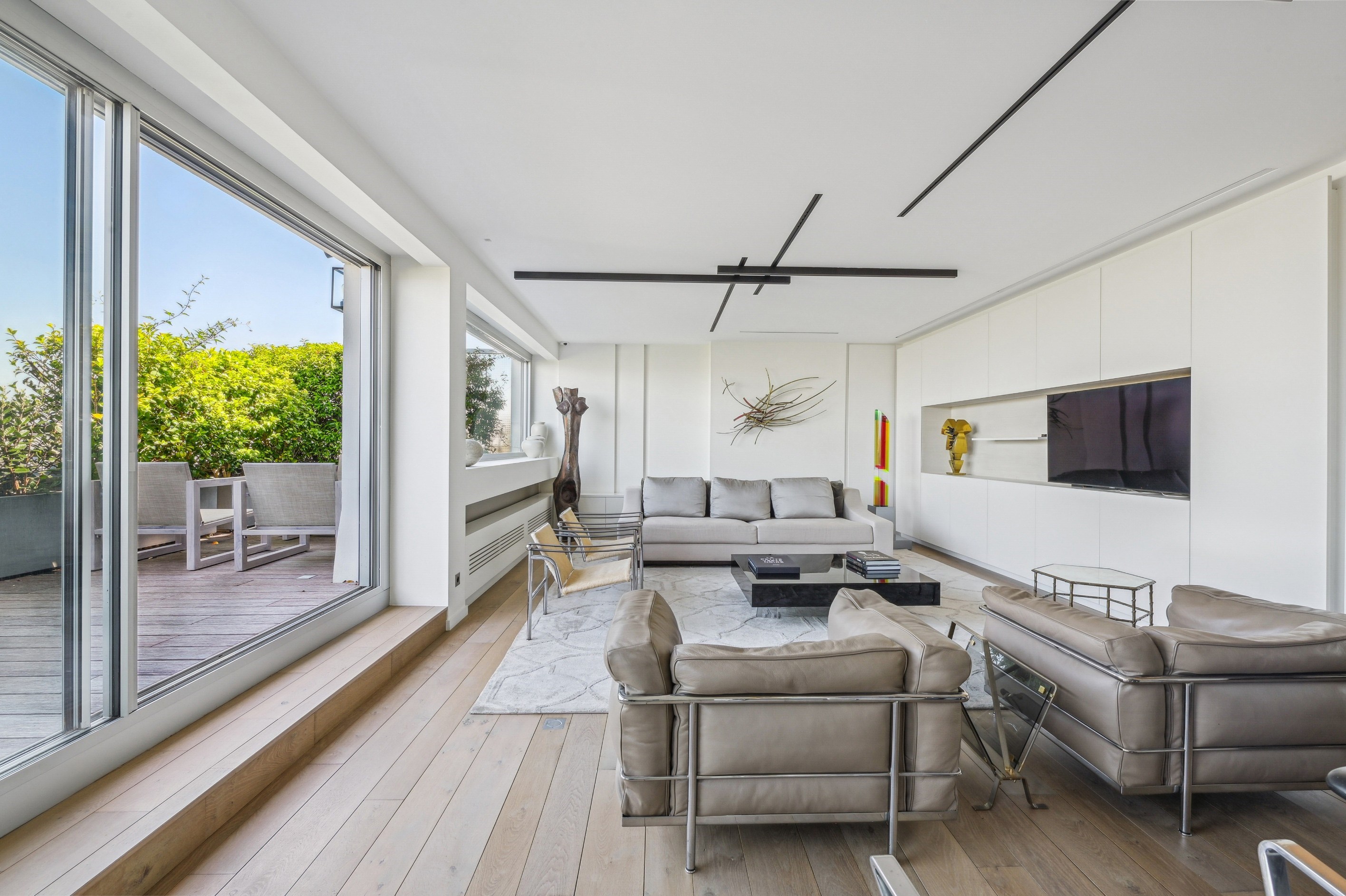  Elegant Pied-à-Terre with Expansive Terrace in Victor Hugo District - 物件實景