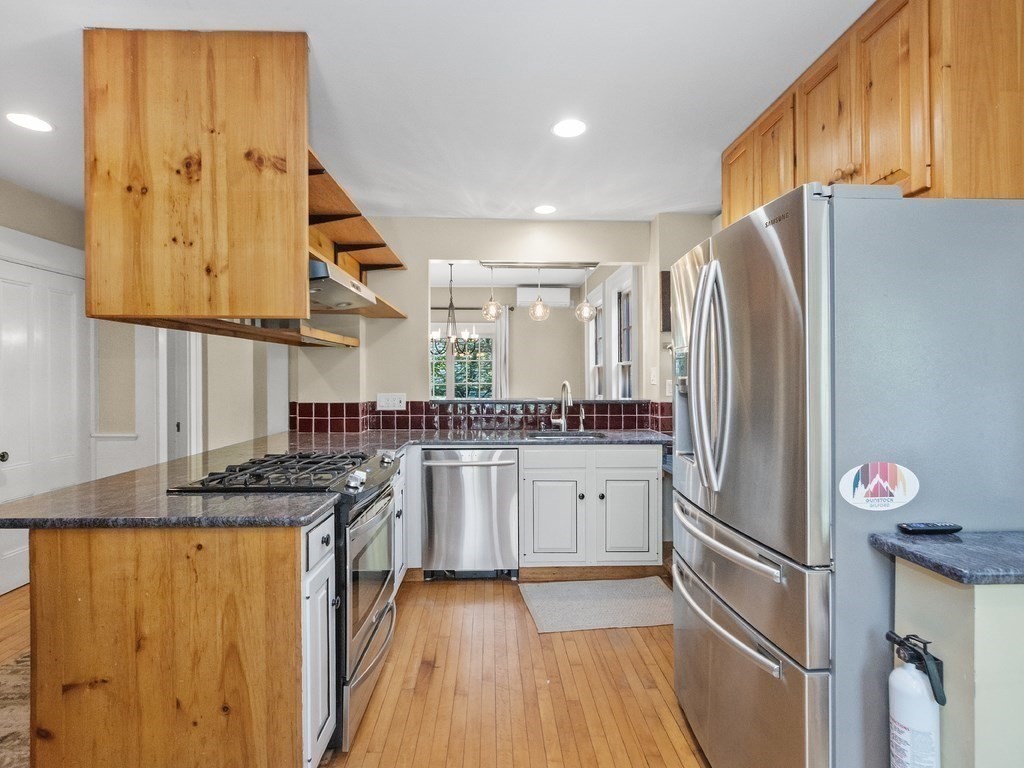 Waltham, Massachusetts, 02453, United States, 6 Bedrooms Bedrooms, ,3 BathroomsBathrooms,Residential,For Sale,1892222