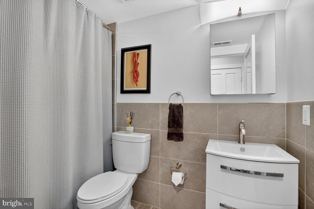 Washington, District of Columbia, 20010, United States, 2 Bedrooms Bedrooms, ,2 BathroomsBathrooms,Residential,For Sale,1975364