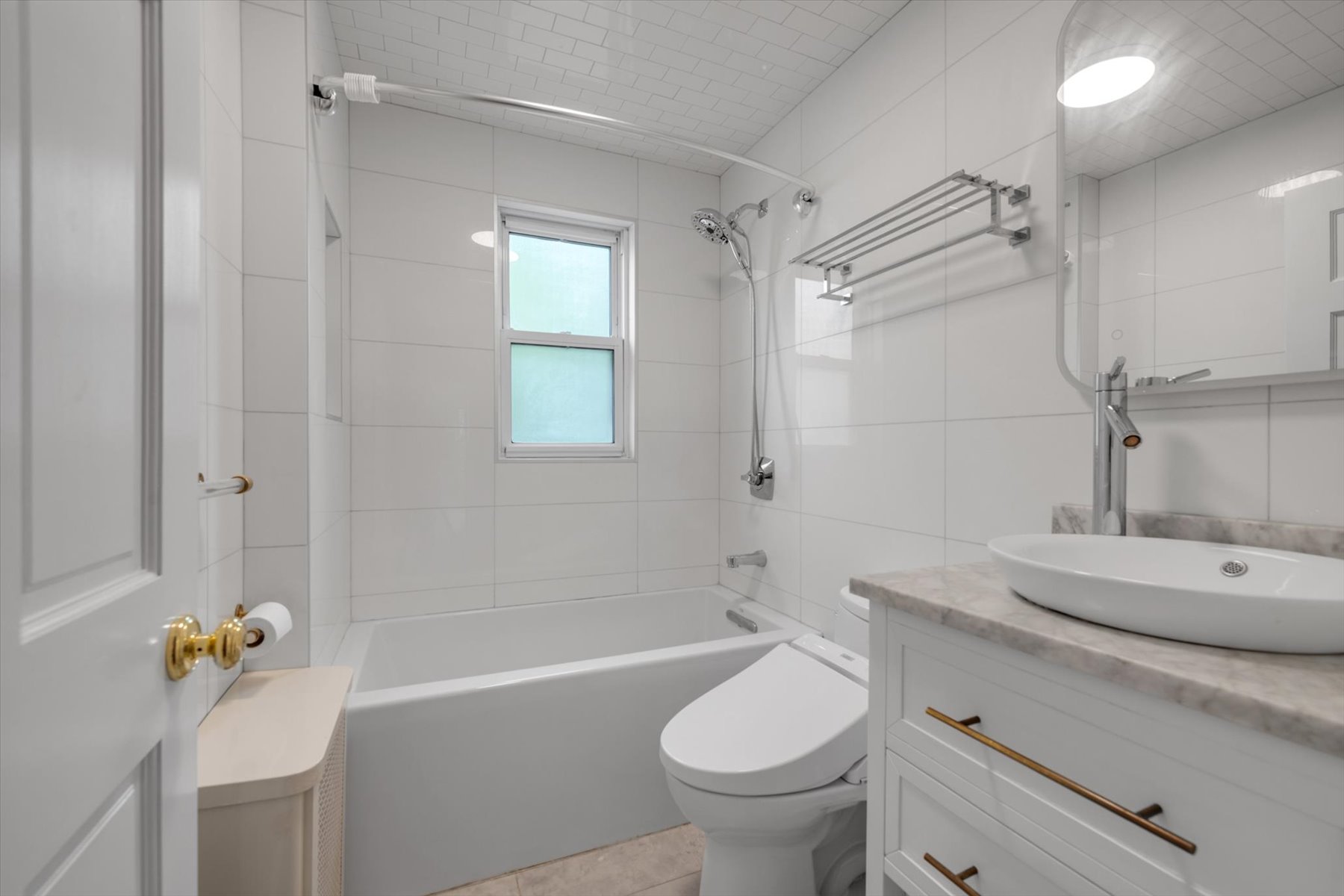  ?REMARKABLY RENOVATED SEMI DETACHED HOME IN FOREST HILLS HILLS? - 物件實景