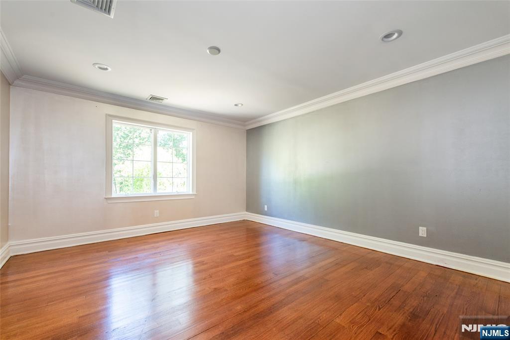 Paramus, New Jersey, 07652, United States, 6 Bedrooms Bedrooms, ,6 BathroomsBathrooms,Residential,For Sale,1947985