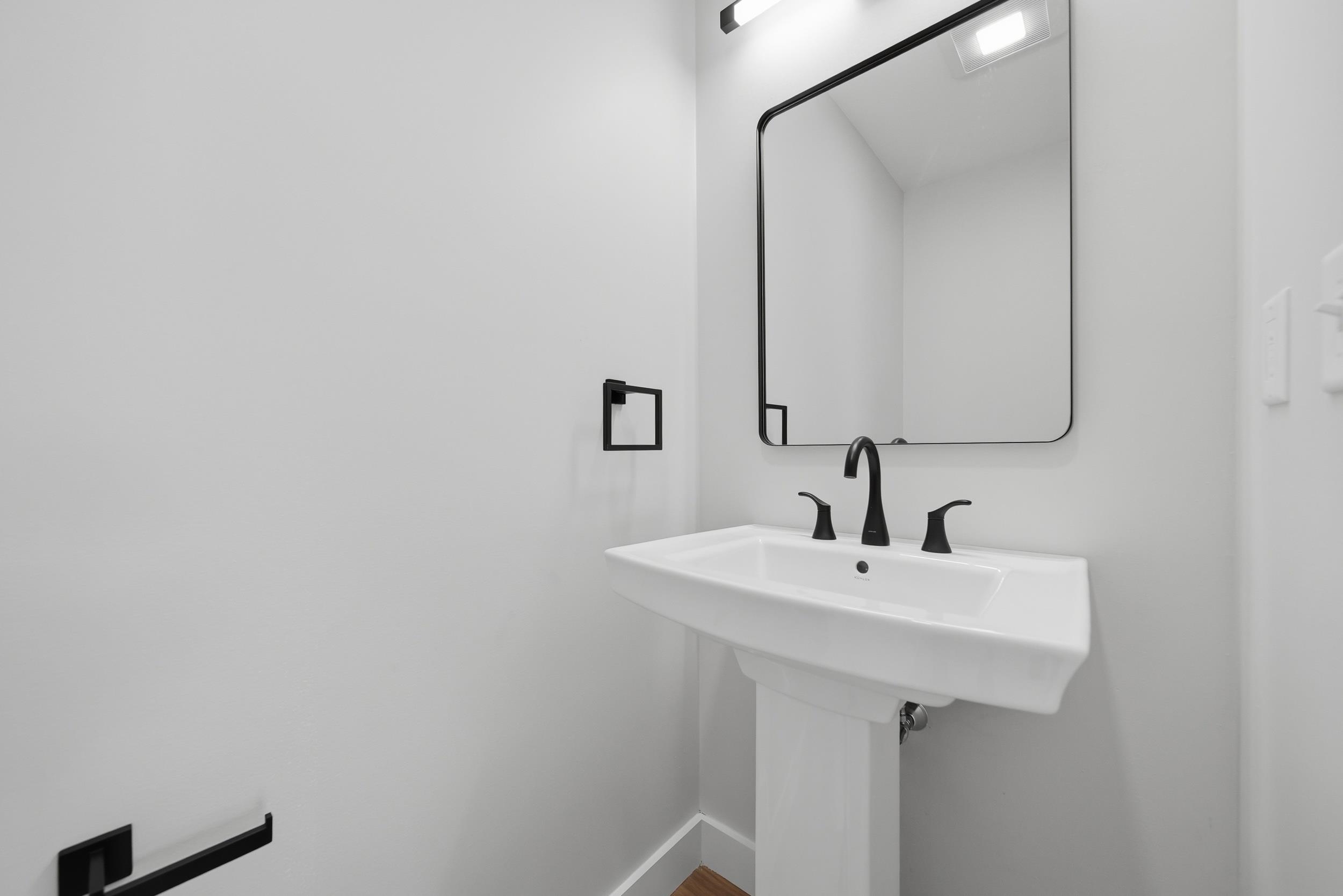  24 Munroe Street, Units 1&2, Franklin, NH, 03235 - 物件實景