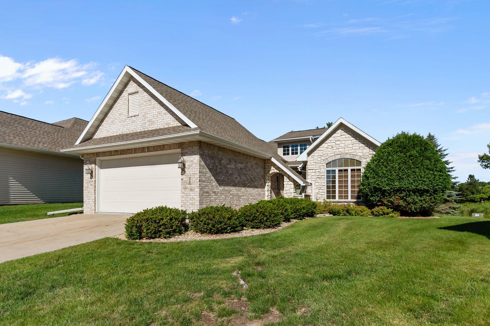 Appleton, Wisconsin, 54913, United States, 3 Bedrooms Bedrooms, ,3 BathroomsBathrooms,Residential,For Sale,1937217