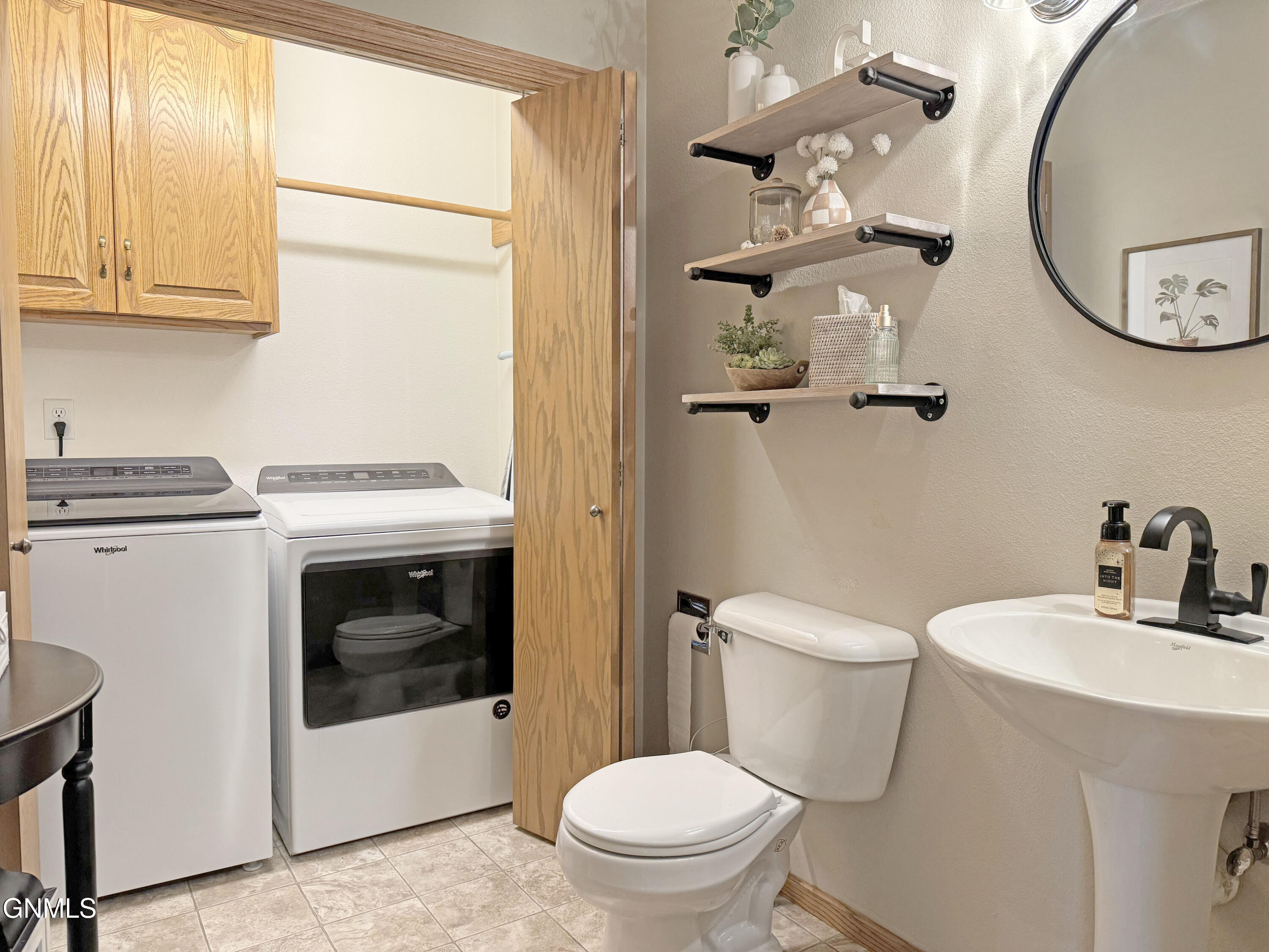 Bismarck, North Dakota, 58503, United States, 5 Bedrooms Bedrooms, ,2 BathroomsBathrooms,Residential,For Sale,2001566