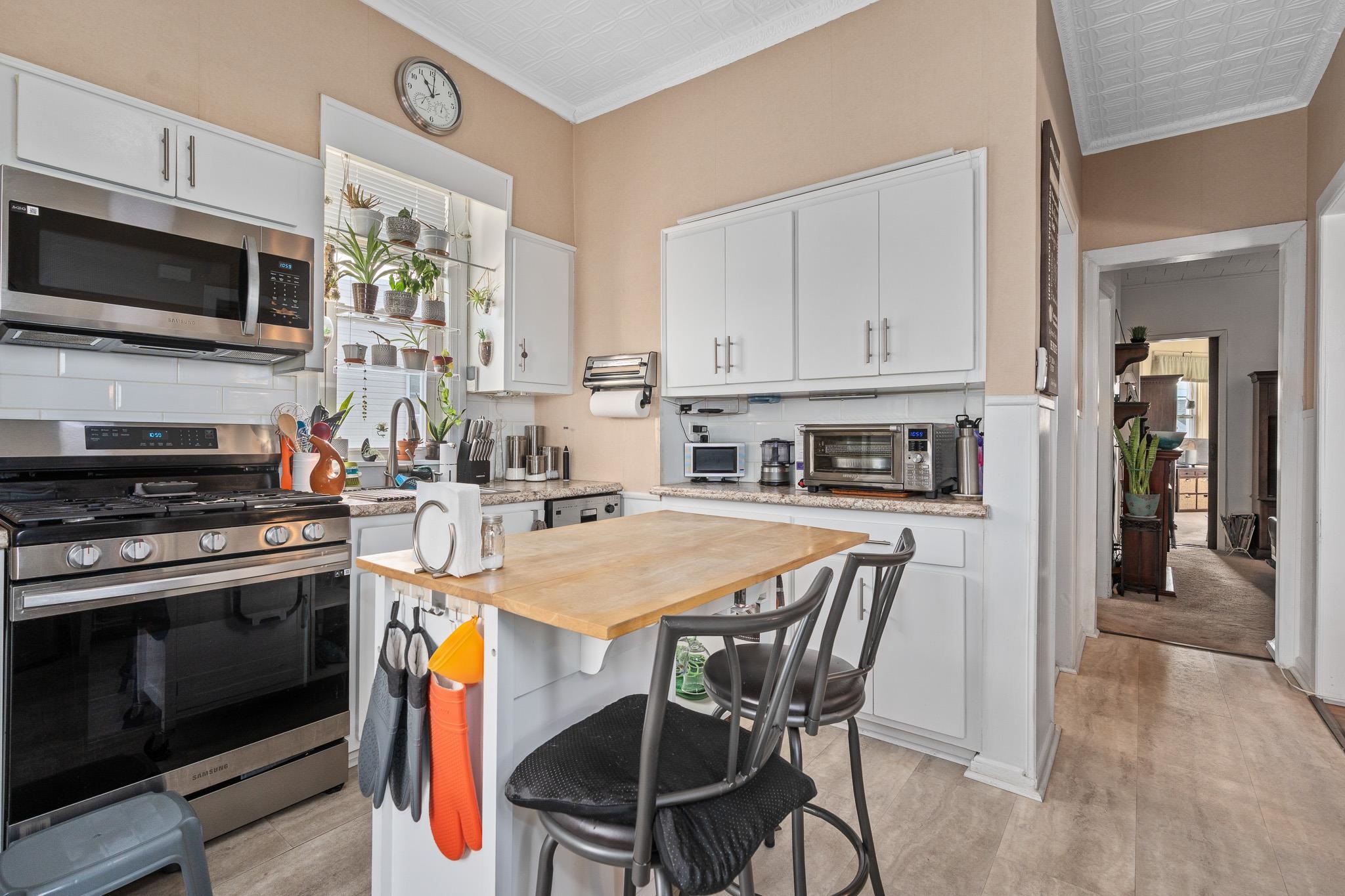 Secaucus, New Jersey, 08094, United States, 3 Bedrooms Bedrooms, ,3 BathroomsBathrooms,Residential,For Sale,1991974