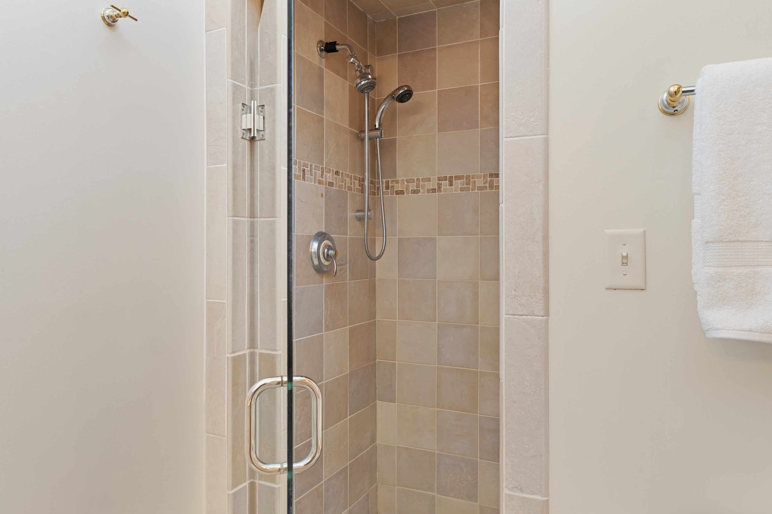  5614 Hot Springs Rd - 物件實景