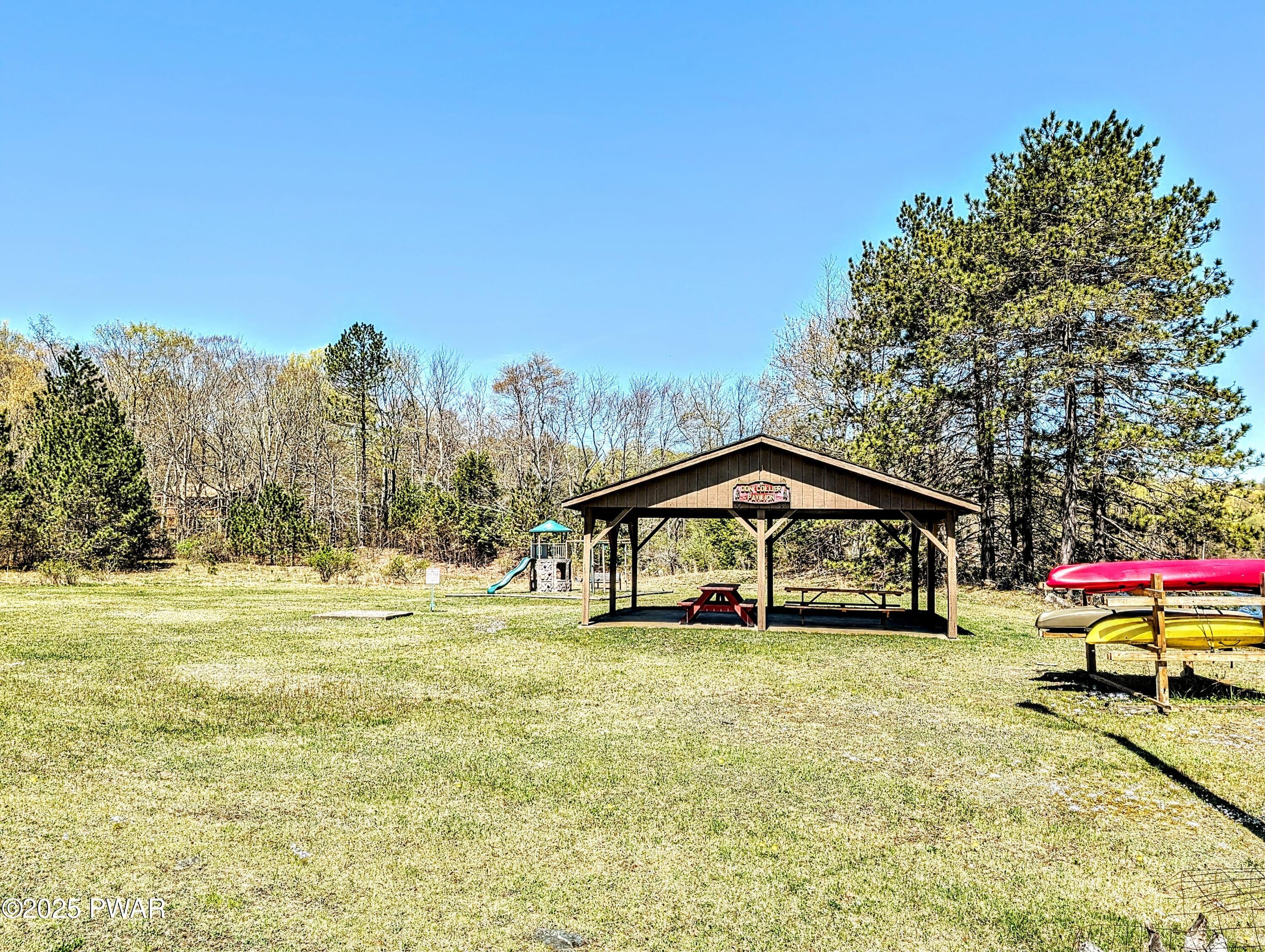 Canadensis, Pennsylvania, 18325, United States, 4 Bedrooms Bedrooms, ,2 BathroomsBathrooms,Residential,For Sale,1983117