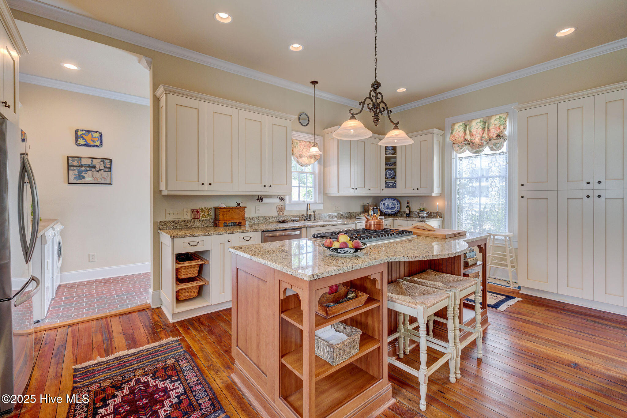 Wilmington, North Carolina, 28401, United States, 4 Bedrooms Bedrooms, ,3 BathroomsBathrooms,Residential,For Sale,1874502