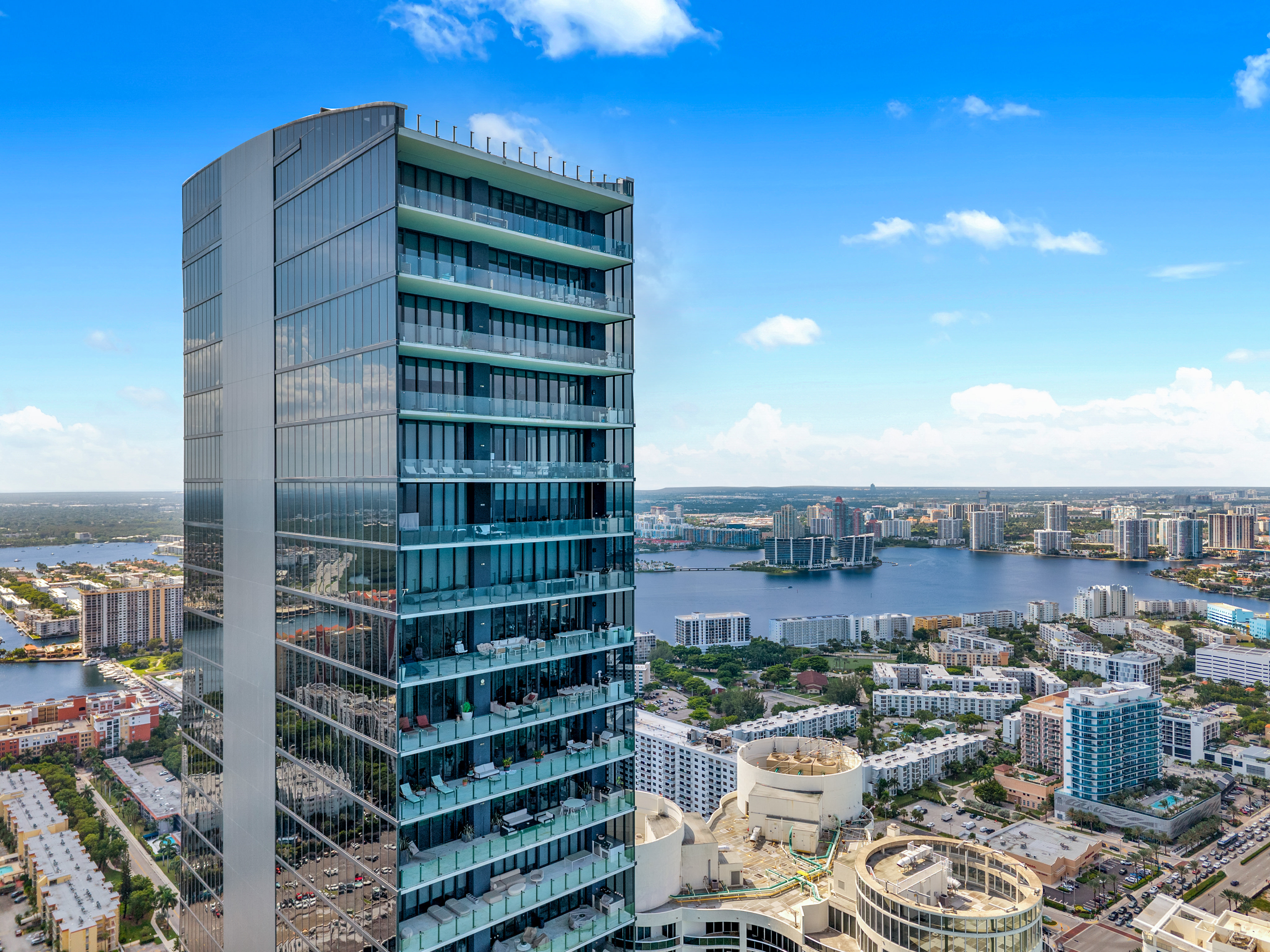  17141 Collins Ave, Sunny Isles Beach, FL, 33160 - 物件實景