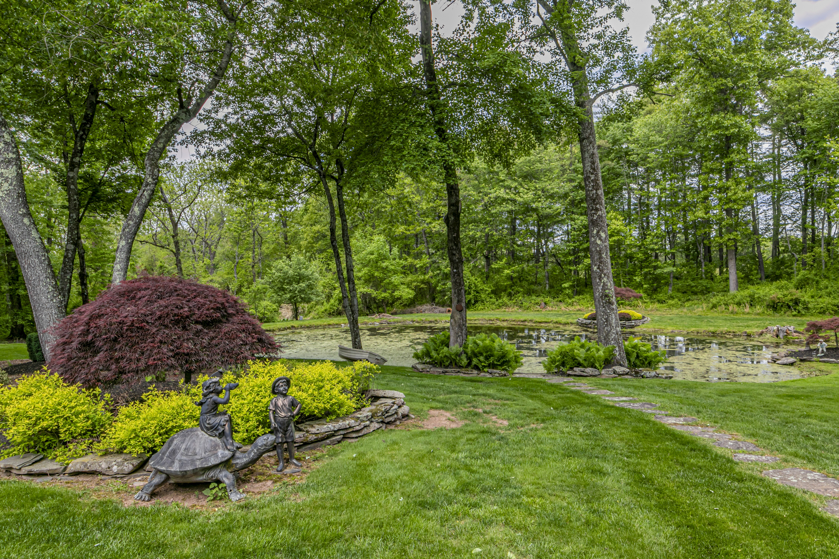 Private 6-Acre Getaway Wrapped in Nature