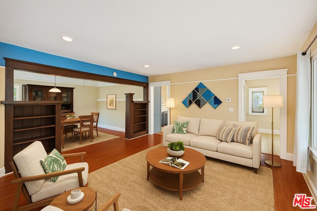 Los Angeles, California, 90043, United States, 3 Bedrooms Bedrooms, ,3 BathroomsBathrooms,Residential,For Sale,1818072