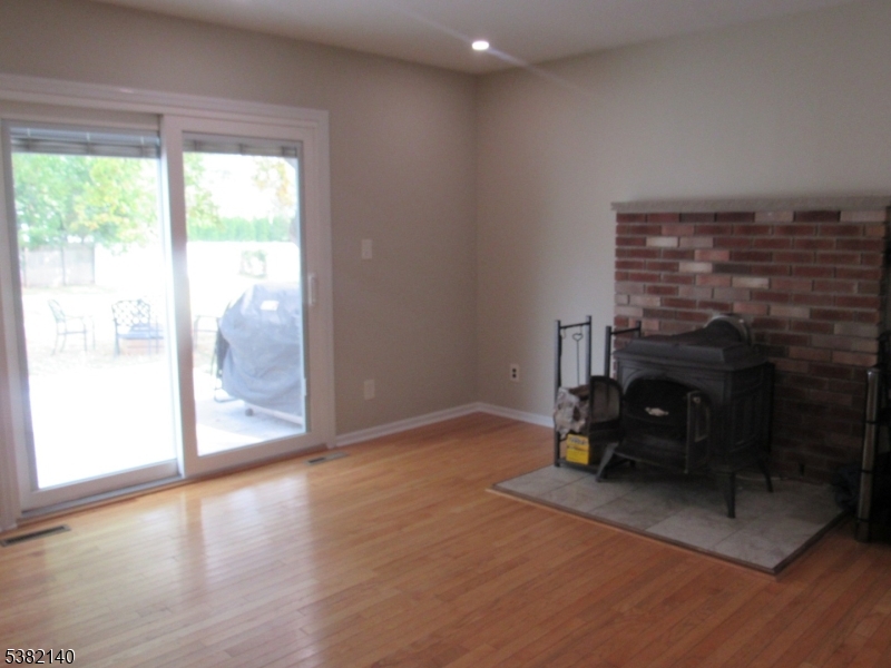 Wayne Twp., New Jersey, 07470, United States, 4 Bedrooms Bedrooms, ,2 BathroomsBathrooms,Residential,For Sale,1938524