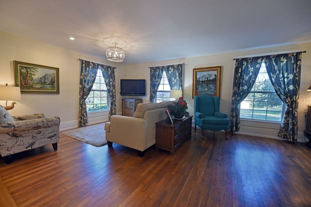 Morganton, Georgia, 30560, United States, 4 Bedrooms Bedrooms, ,3 BathroomsBathrooms,Residential,For Sale,1805518