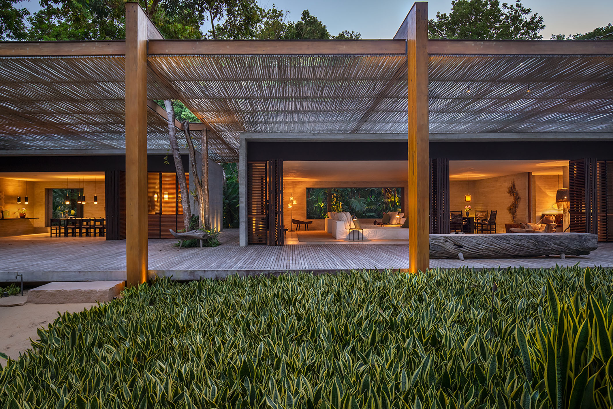  Seafront house by Marcio Kogan with seamless integration to the landscape - 物件實景