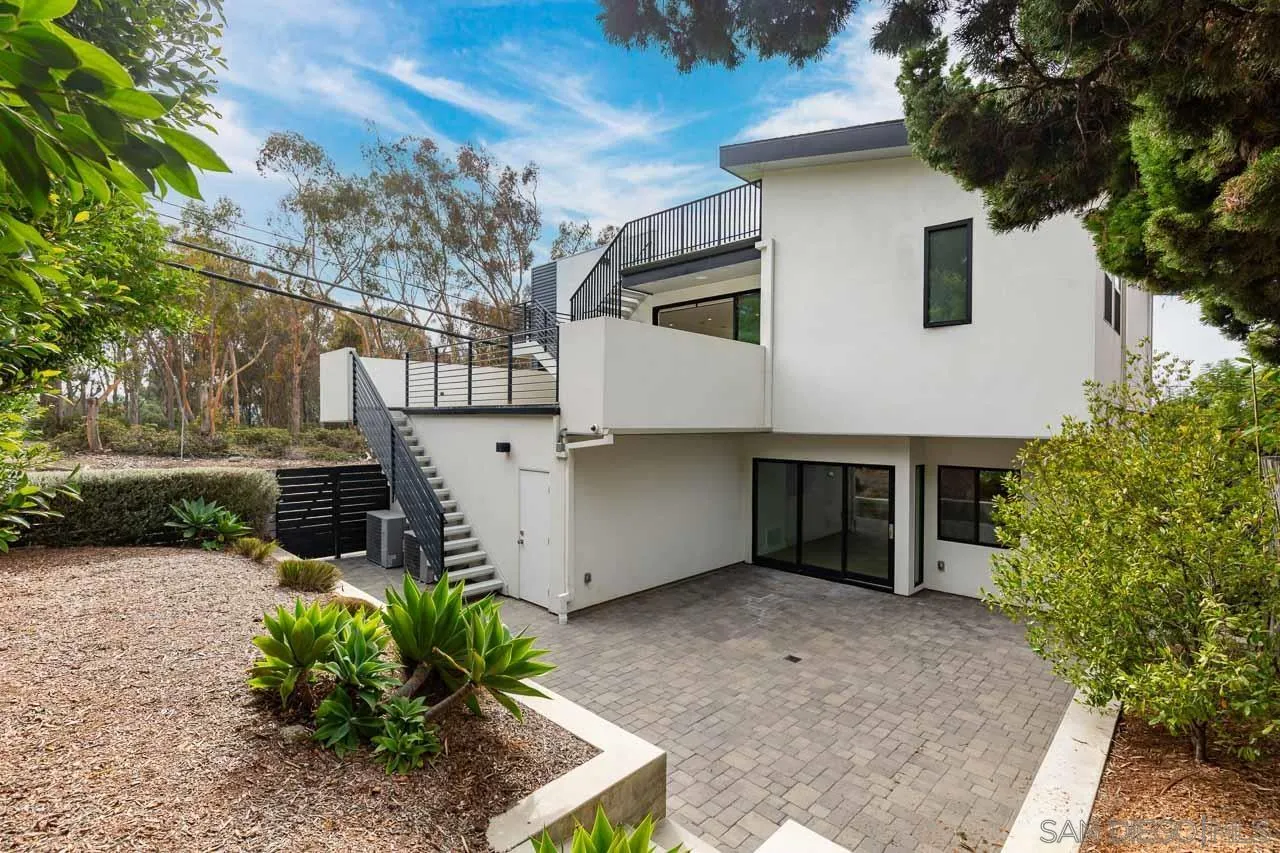 La Jolla, California, 92037, United States, 4 Bedrooms Bedrooms, ,3 BathroomsBathrooms,Residential,For Sale,1992074