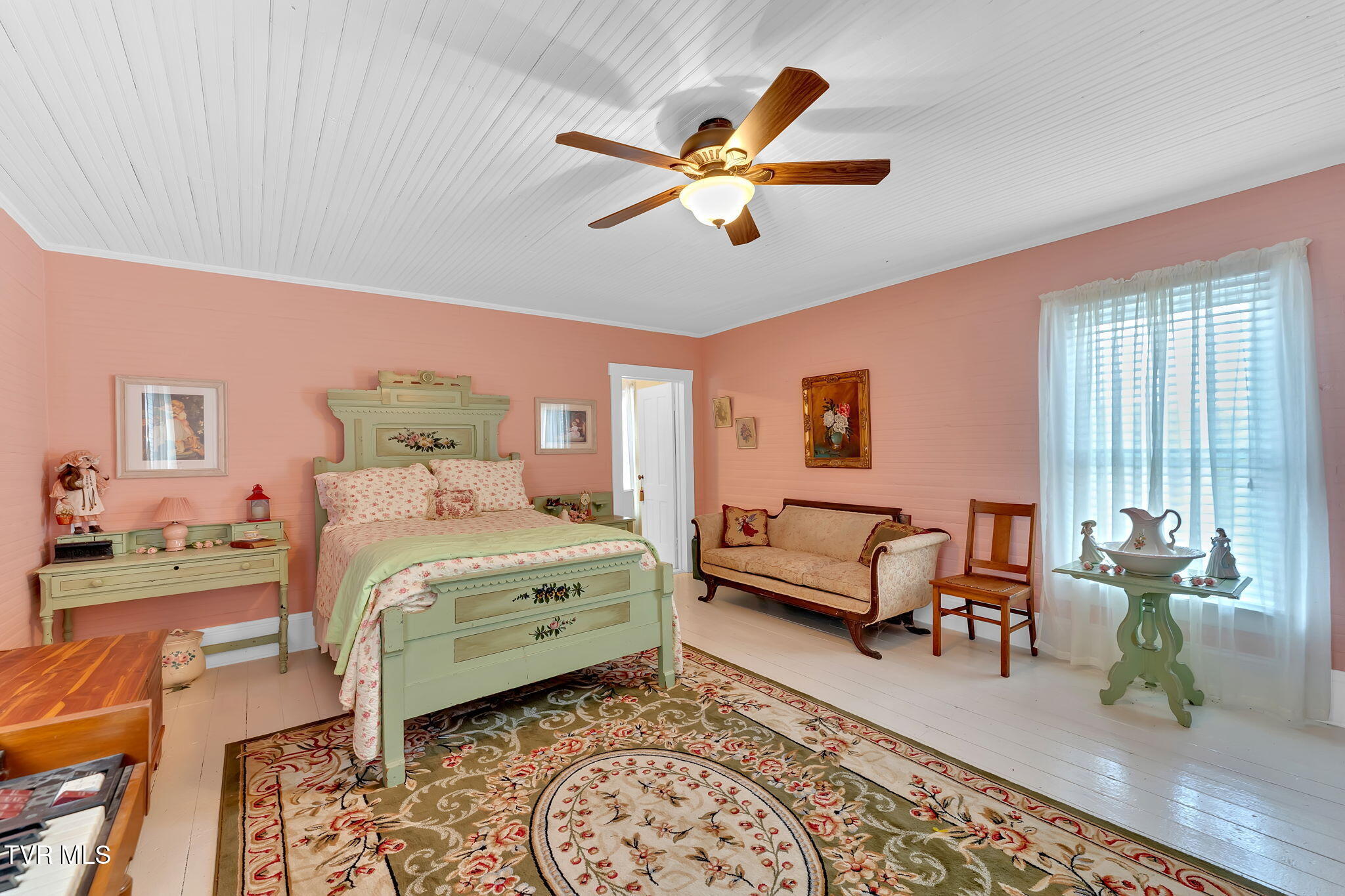 Roan Mountain, Tennessee, 37687, United States, 4 Bedrooms Bedrooms, ,2 BathroomsBathrooms,Residential,For Sale,2010992