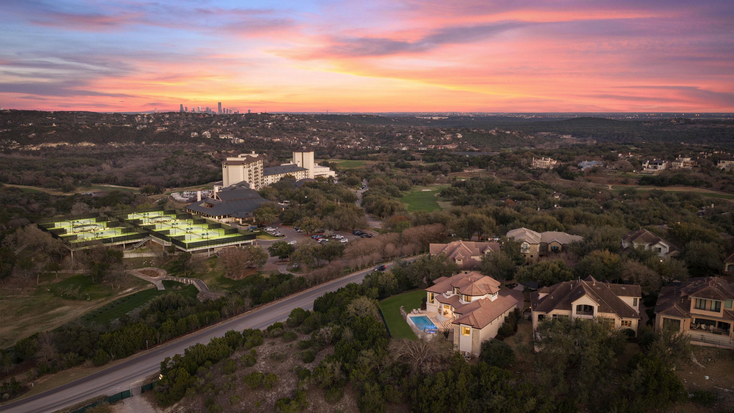  Privately Gated + Completely Reimagined in Barton Creek - 物件實景