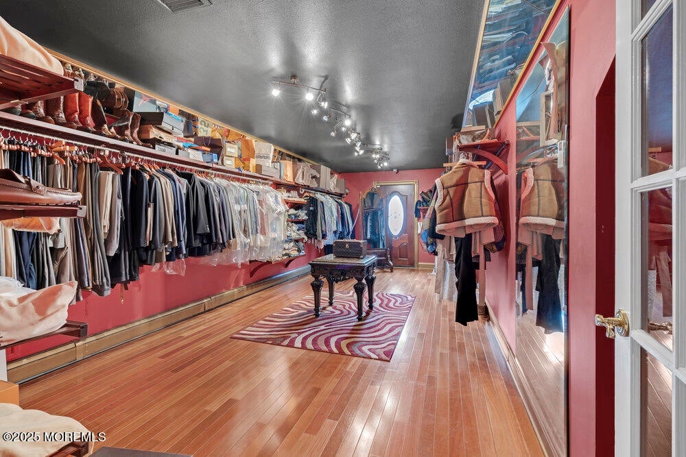 Manalapan, New Jersey, 07726, United States, 5 Bedrooms Bedrooms, ,5 BathroomsBathrooms,Residential,For Sale,1980978