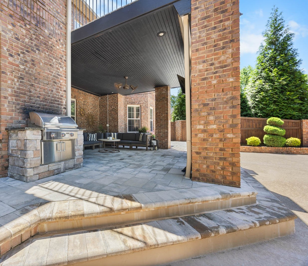 Clarksville, Tennessee, 37043, United States, 4 Bedrooms Bedrooms, ,5 BathroomsBathrooms,Residential,For Sale,1997798