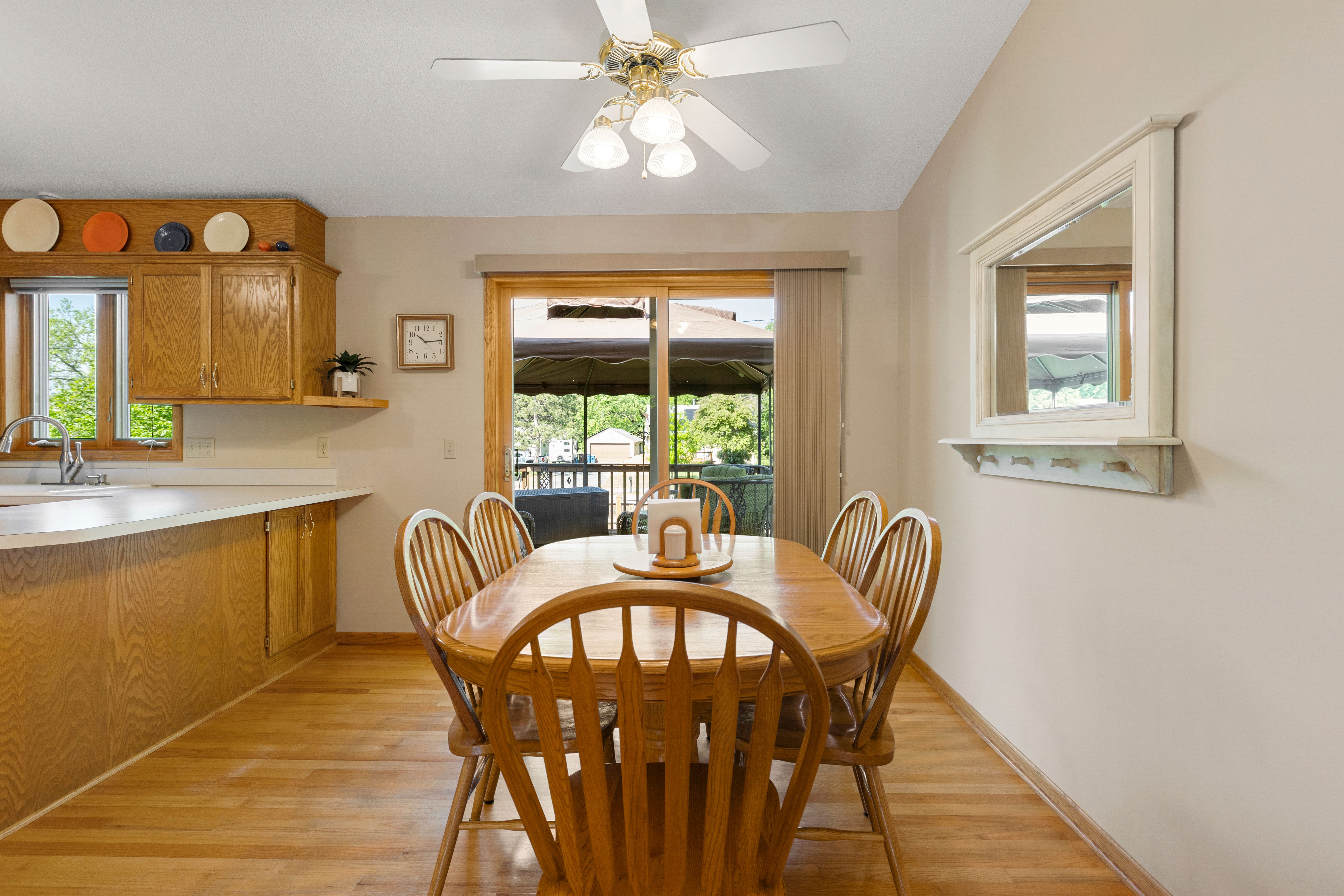  Inviting Champlin Living with Thoughtful Modern Updates - 物件實景