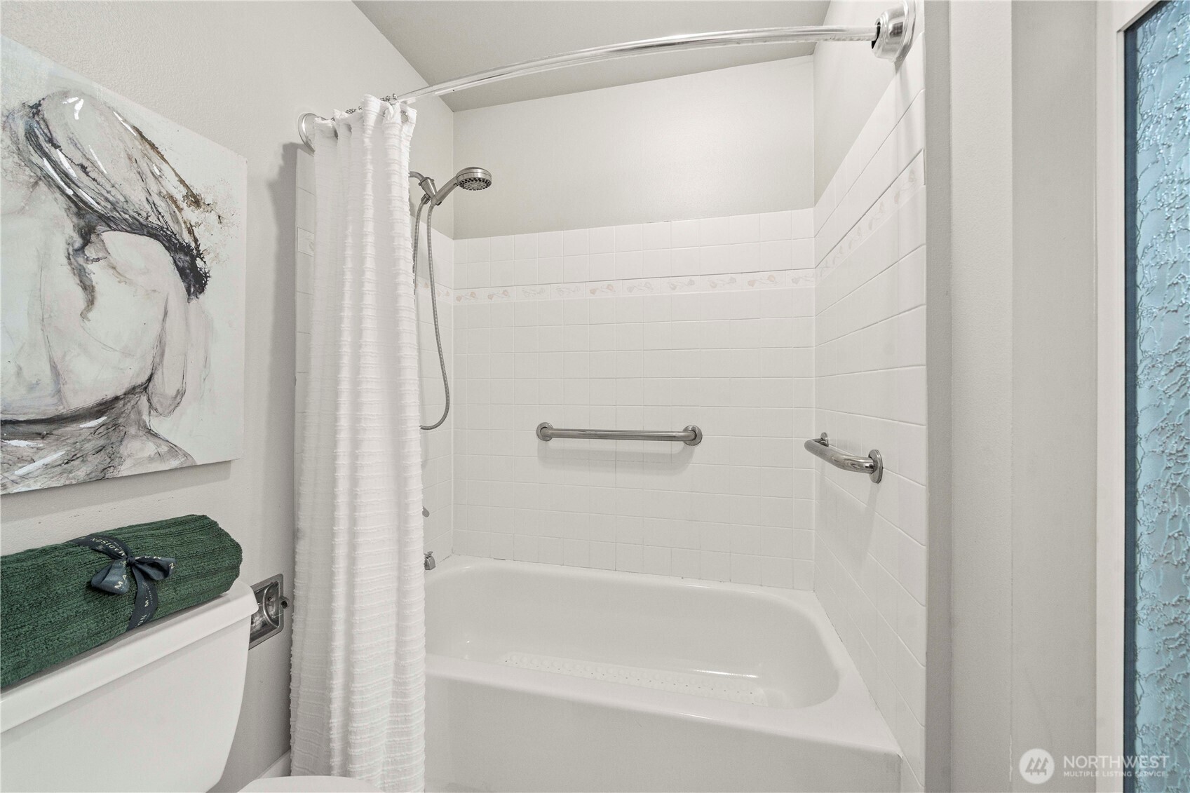 Federal Way, Washington, 98003, United States, 4 Bedrooms Bedrooms, ,2 BathroomsBathrooms,Residential,For Sale,1924740