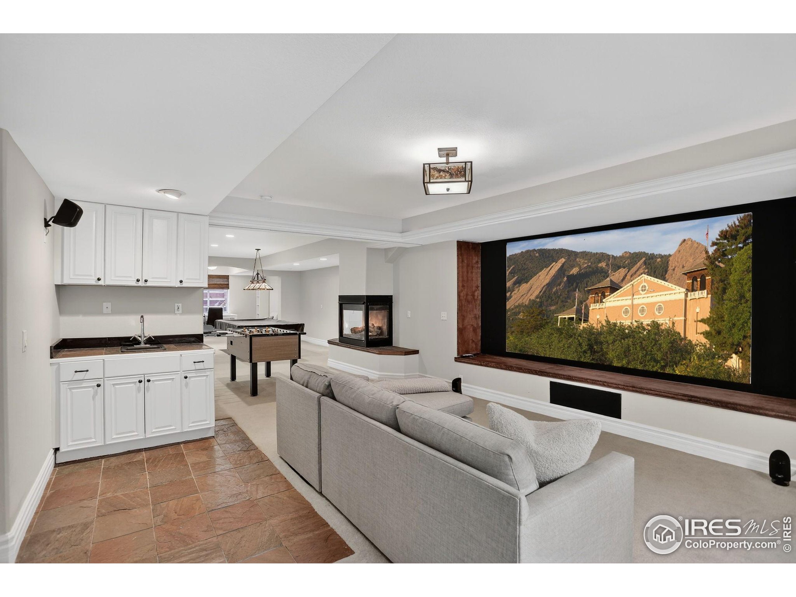 Longmont, Colorado, 80504, United States, 6 Bedrooms Bedrooms, ,2 BathroomsBathrooms,Residential,For Sale,1838026