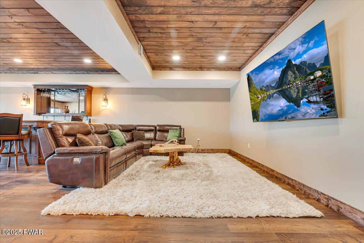 Lake Ariel, Pennsylvania, 18436, United States, 6 Bedrooms Bedrooms, ,4 BathroomsBathrooms,Residential,For Sale,2005698