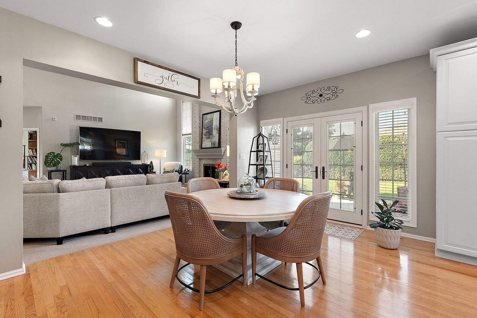 Orland Park, Illinois, 60467, United States, 5 Bedrooms Bedrooms, ,3 BathroomsBathrooms,Residential,For Sale,1937885