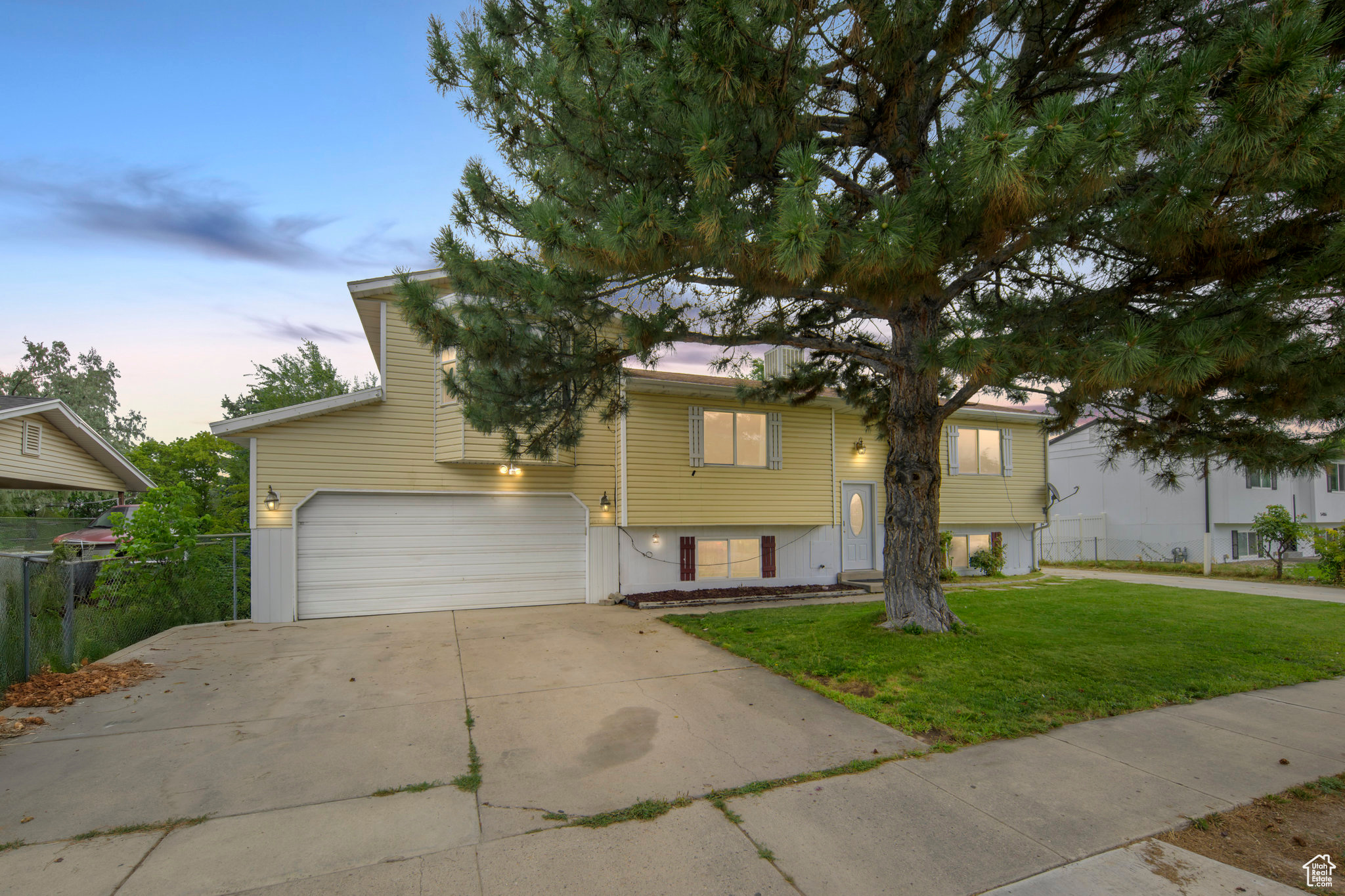 West Valley City, Utah, 84120, United States, 5 Bedrooms Bedrooms, ,2 BathroomsBathrooms,Residential,For Sale,1906860