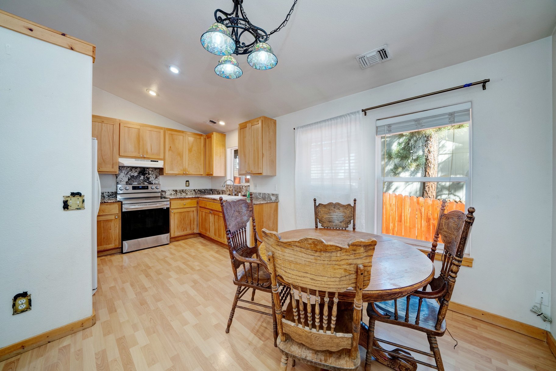  Affordable Home in the Heart of Portola, CA - 物件實景