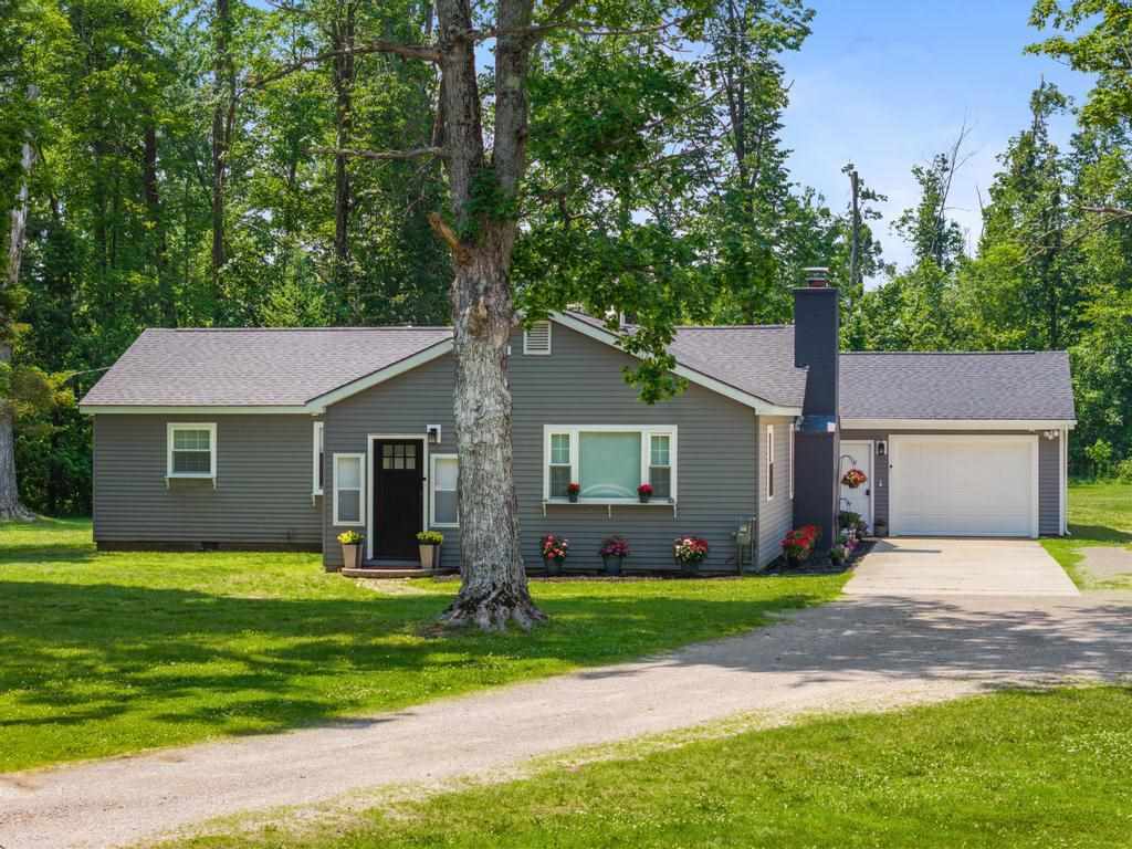 Alanson, Michigan, 49706, United States, 5 Bedrooms Bedrooms, ,3 BathroomsBathrooms,Residential,For Sale,1876087