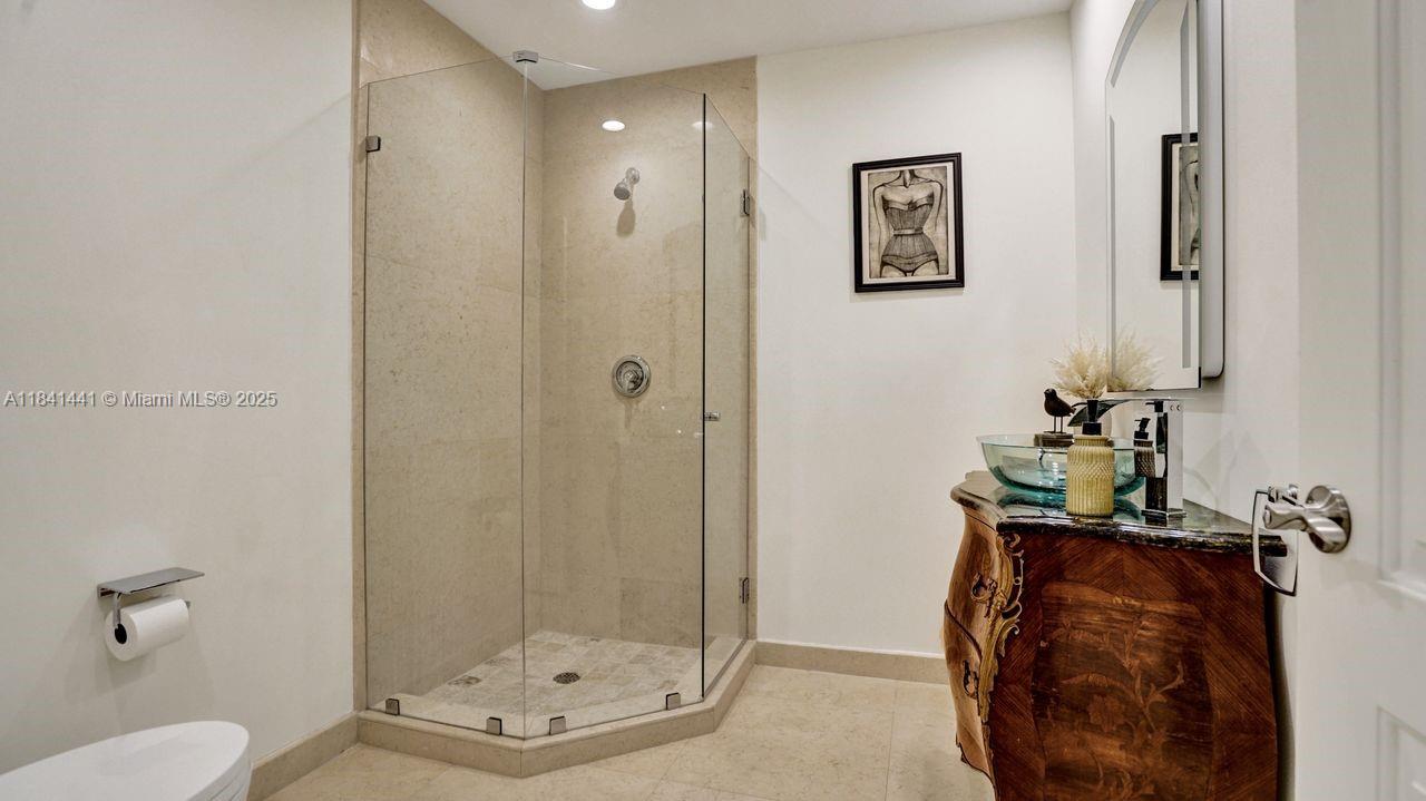 Davie, Florida, 33330, United States, 5 Bedrooms Bedrooms, ,5 BathroomsBathrooms,Residential,For Sale,1896833