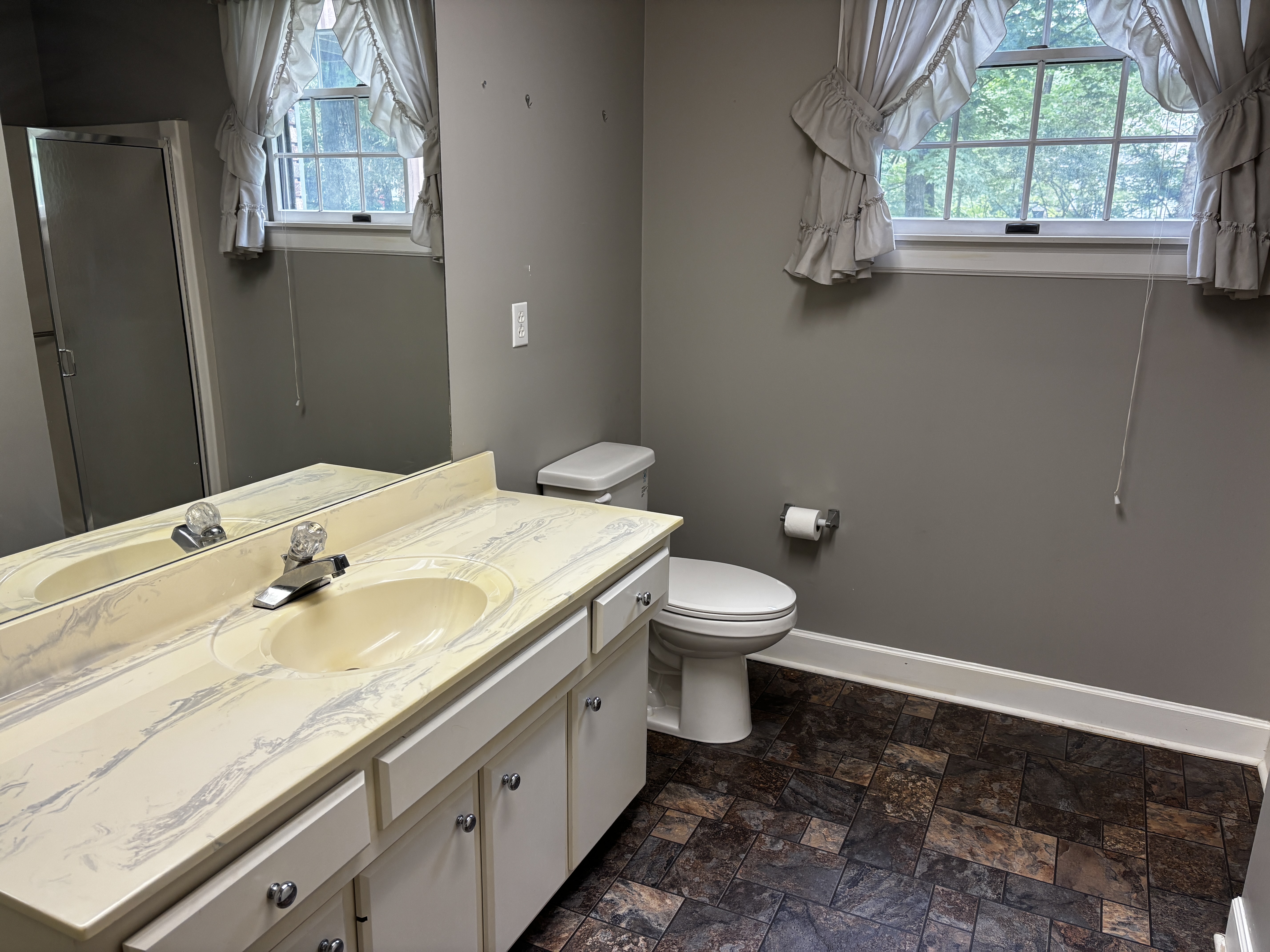 Frankfort, Kentucky, 40601, United States, 3 Bedrooms Bedrooms, ,3 BathroomsBathrooms,Residential,For Sale,2049157