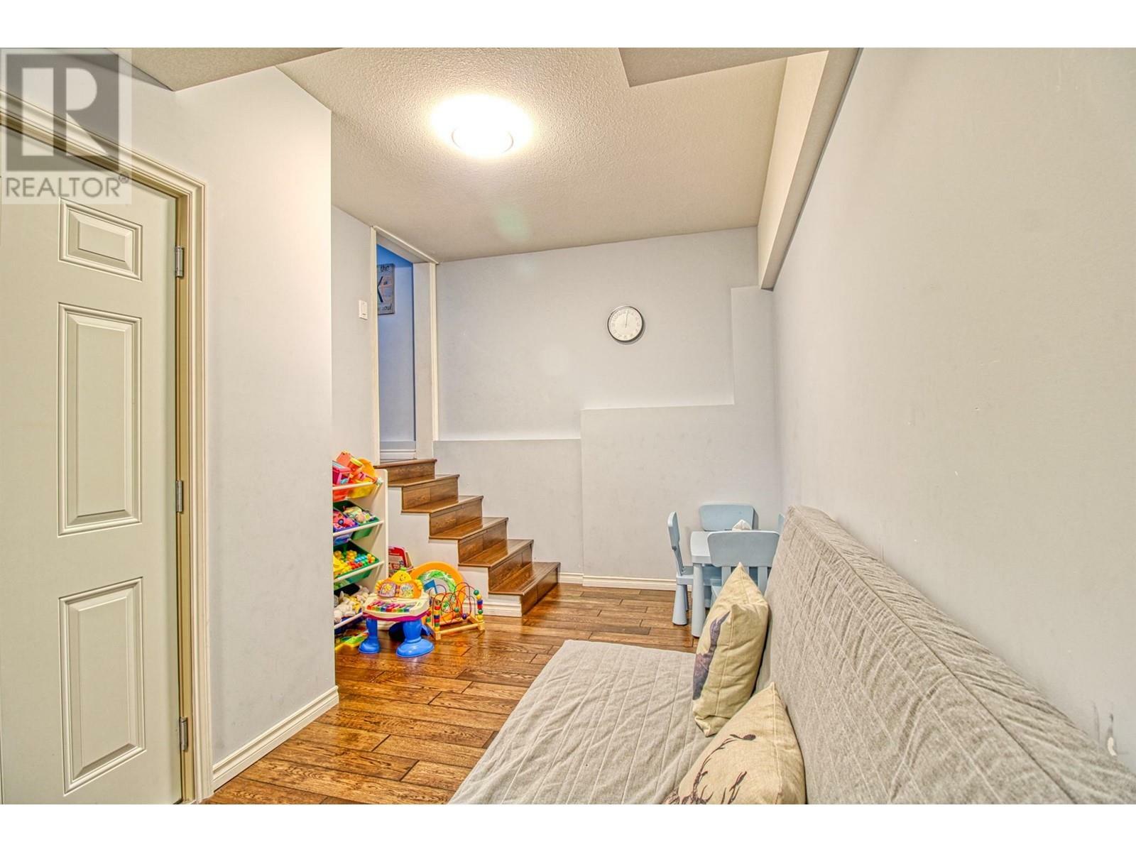 KELOWNA, British Columbia, V1Z 3R8, CA, 3 Bedrooms Bedrooms, ,2 BathroomsBathrooms,Residential,For Sale,1838856