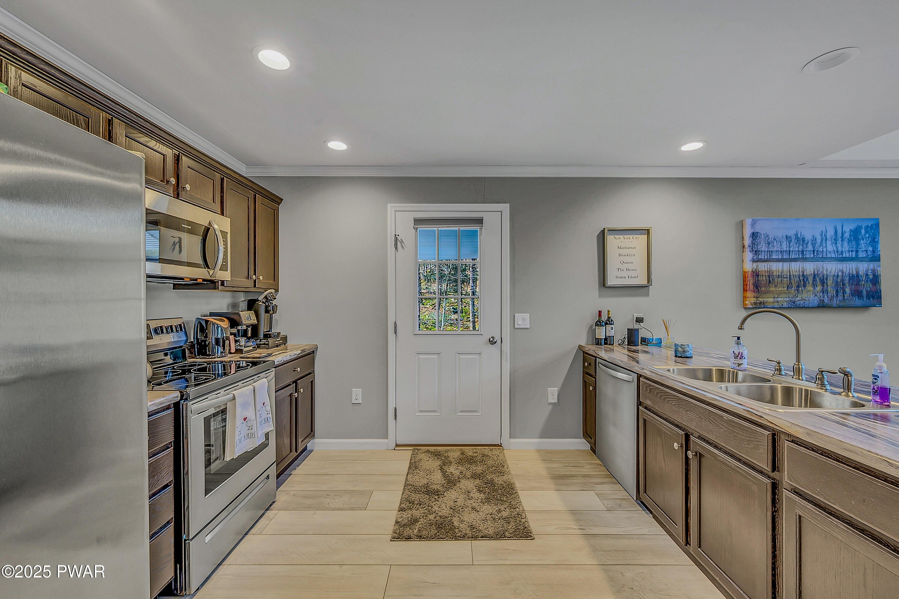 Lake Ariel, Pennsylvania, 18436, United States, 4 Bedrooms Bedrooms, ,4 BathroomsBathrooms,Residential,For Sale,1998731