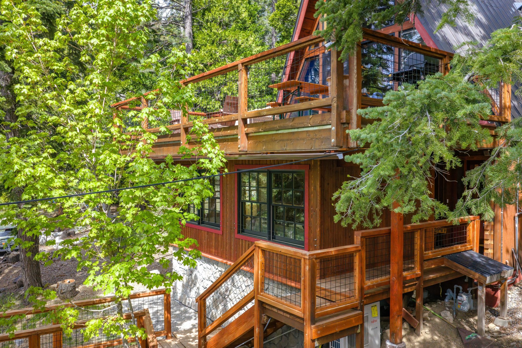  Iconic, Updated A-frame Steps from Trails with Private Beach Membership - 物件實景
