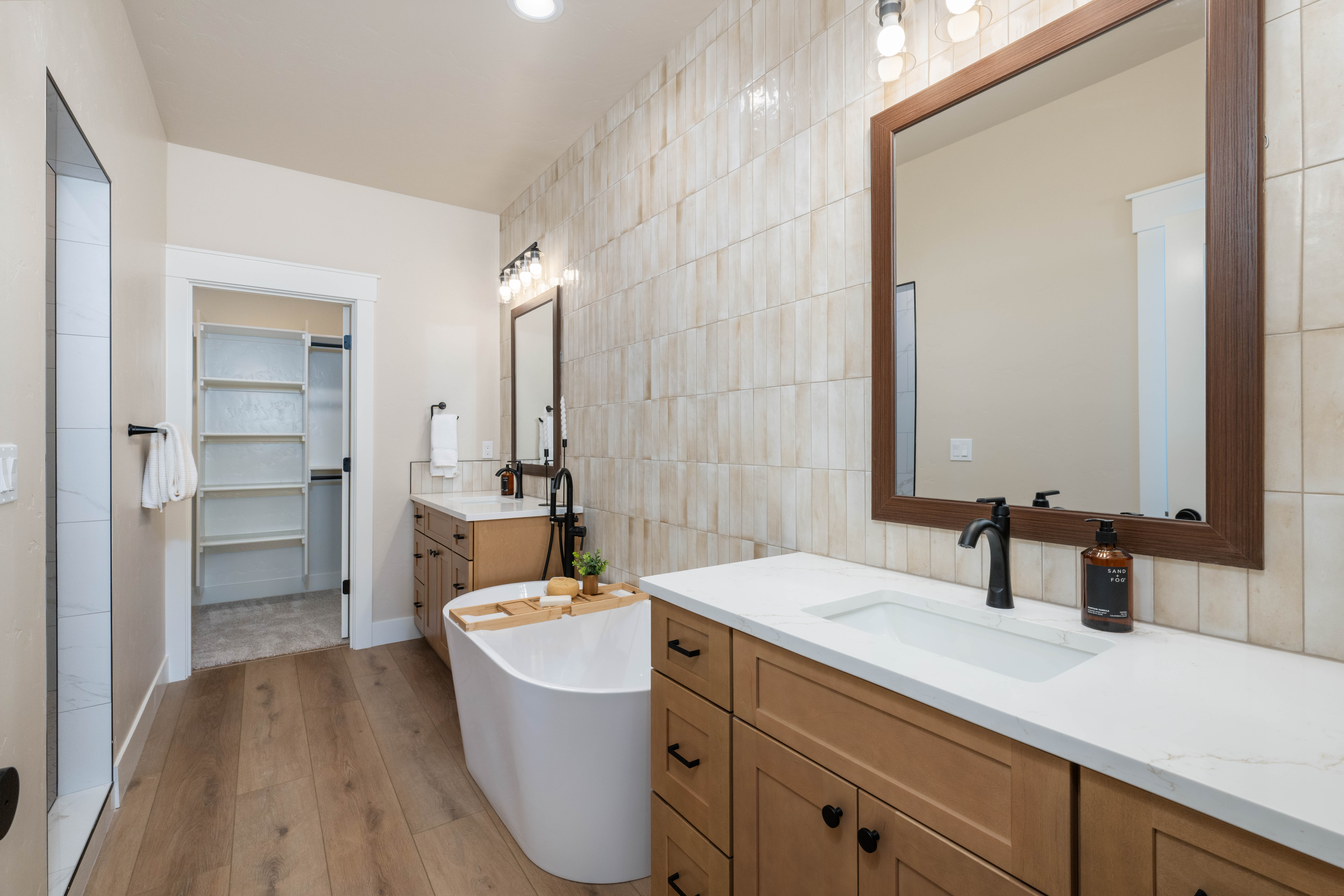  Brand new rambler with bonus room/ South Richland - 物件實景