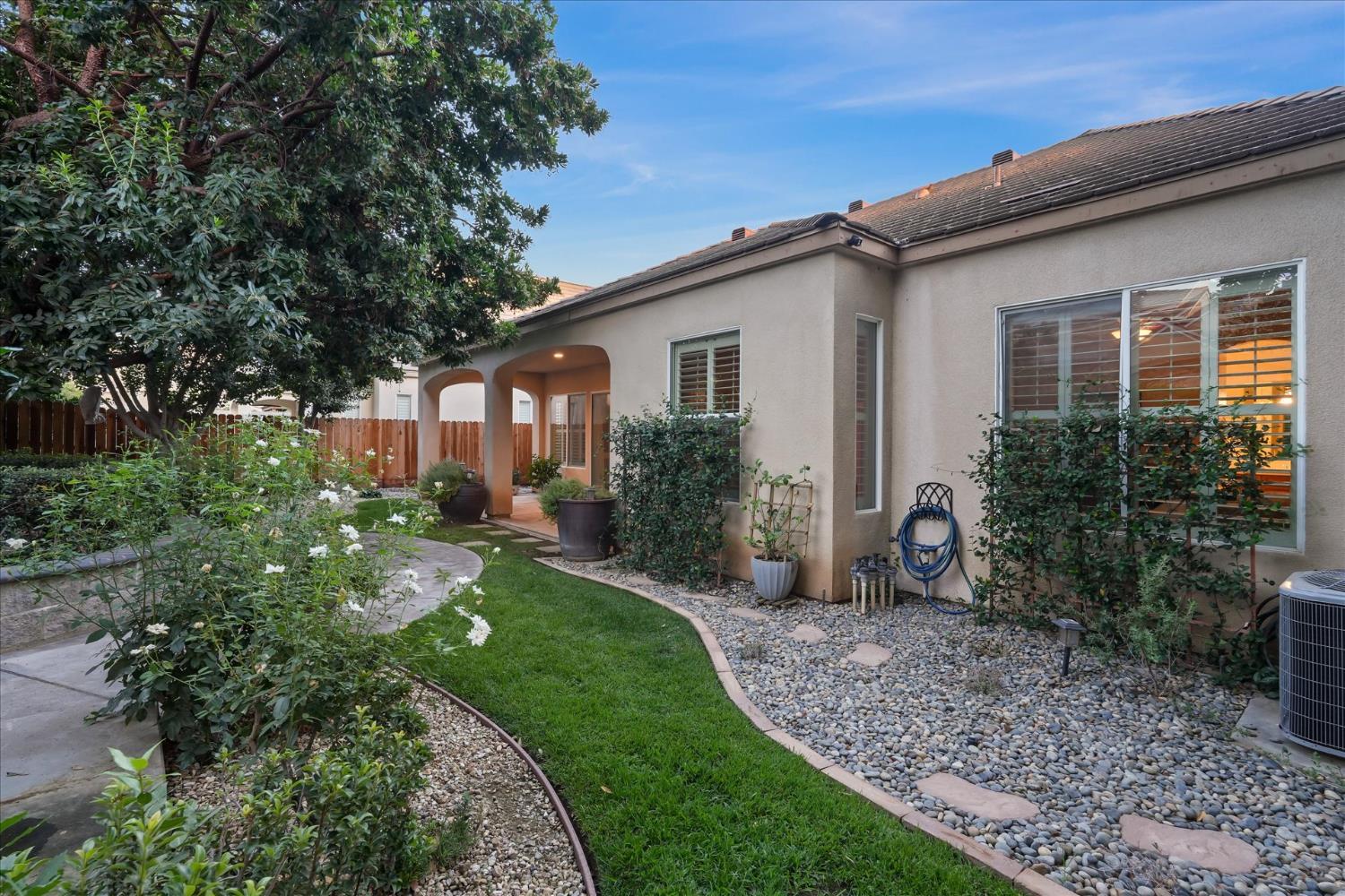 Clovis, California, 93619, United States, 3 Bedrooms Bedrooms, ,2 BathroomsBathrooms,Residential,For Sale,1942854