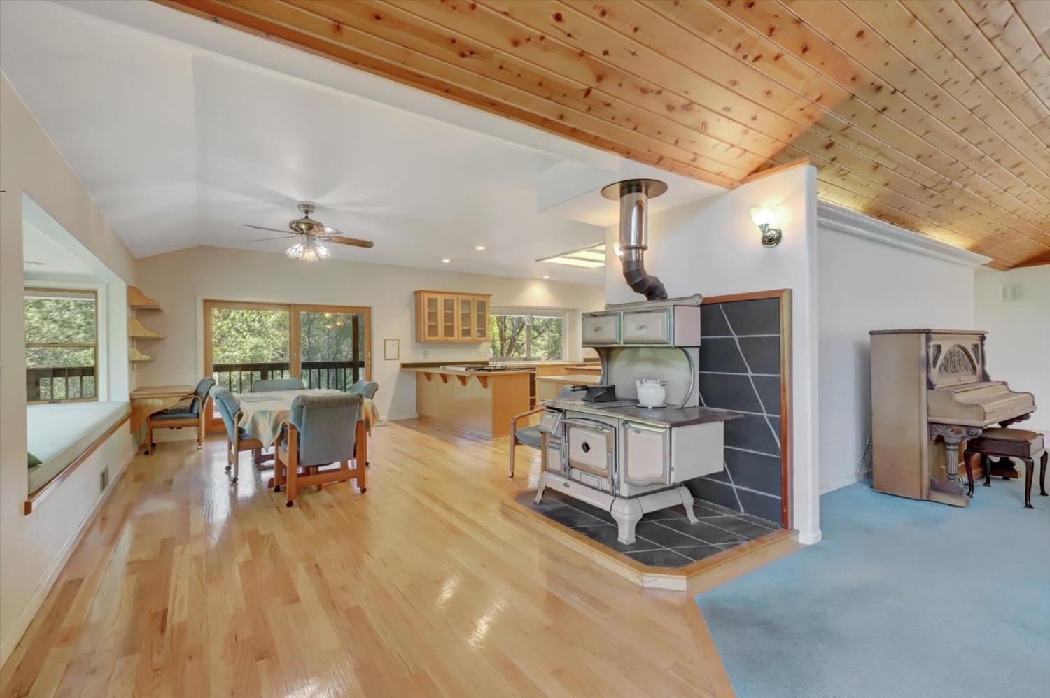 Penn Valley, California, 95946, United States, 3 Bedrooms Bedrooms, ,4 BathroomsBathrooms,Residential,For Sale,1798374