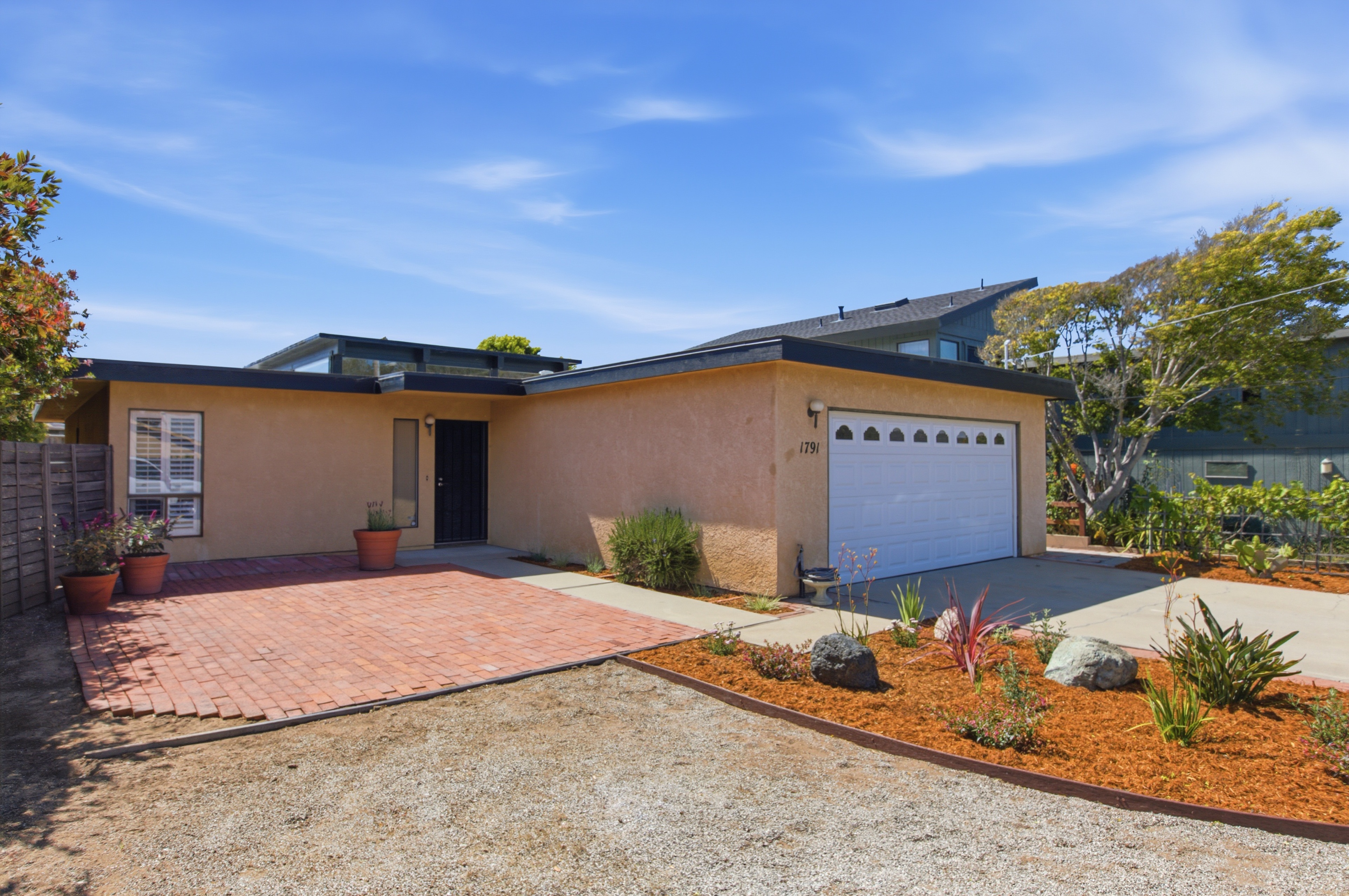  Mid-Century Coastal Charm - 物件實景
