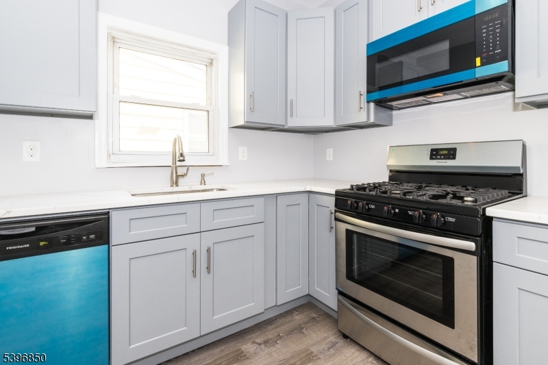 Linden City, New Jersey, 07036, United States, 3 Bedrooms Bedrooms, ,2 BathroomsBathrooms,Residential,For Sale,1991608