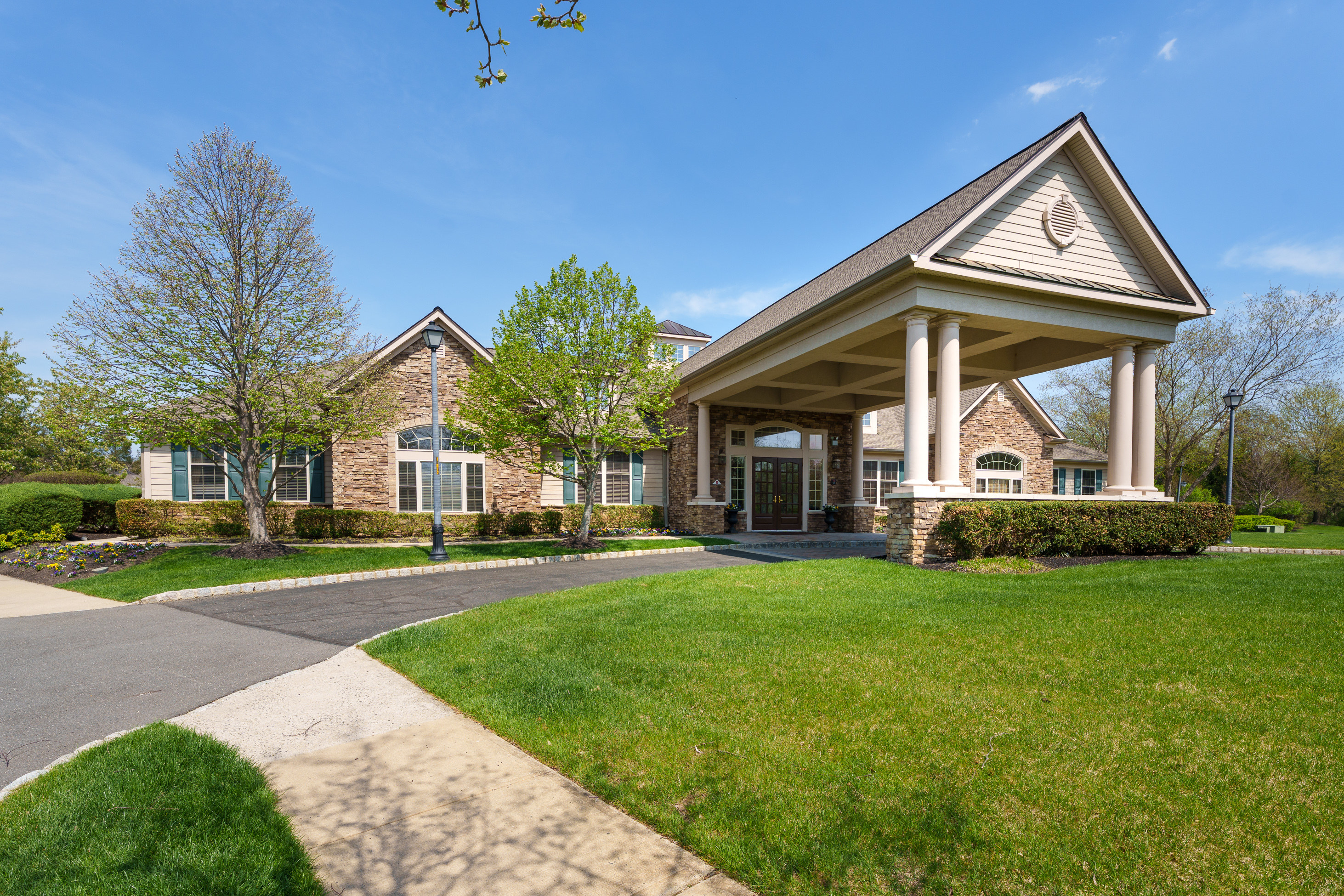  Classic Details, Open Design, and Thoughtful Finishes Throughout - 物件實景