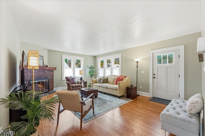 Roxbury Twp., New Jersey, 07876, United States, 3 Bedrooms Bedrooms, ,2 BathroomsBathrooms,Residential,For Sale,1987985