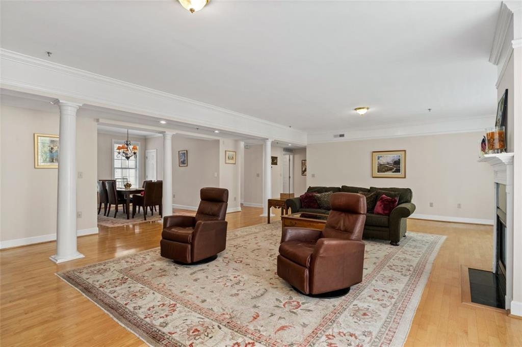 Atlanta, Georgia, 30327, United States, 2 Bedrooms Bedrooms, ,3 BathroomsBathrooms,Residential,For Sale,1895393