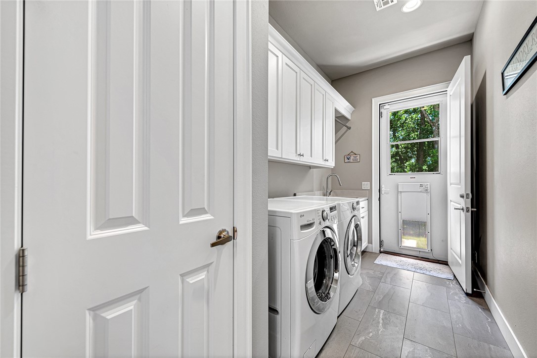 Bentonville, Arkansas, 72713, United States, 4 Bedrooms Bedrooms, ,5 BathroomsBathrooms,Residential,For Sale,1950806
